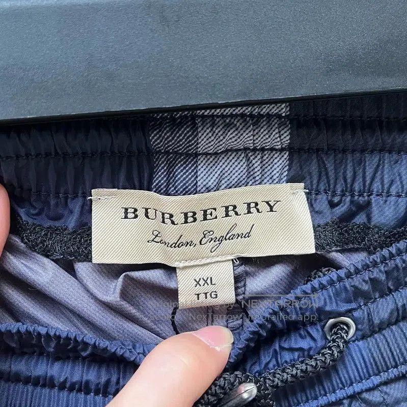 Burberry Burberry Men's Navy Checkered Swim Trunks. Size US 44 / EU 60 - 3 Thumbnail