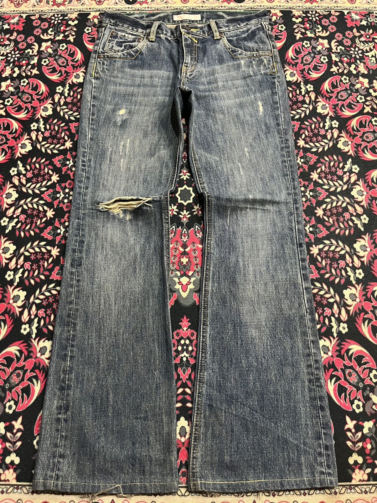Japanese Brand Vintage Japanese Brand Blue Washed Distressed Flare Jeans Size US 30 / EU 46 - 1 Thumbnail