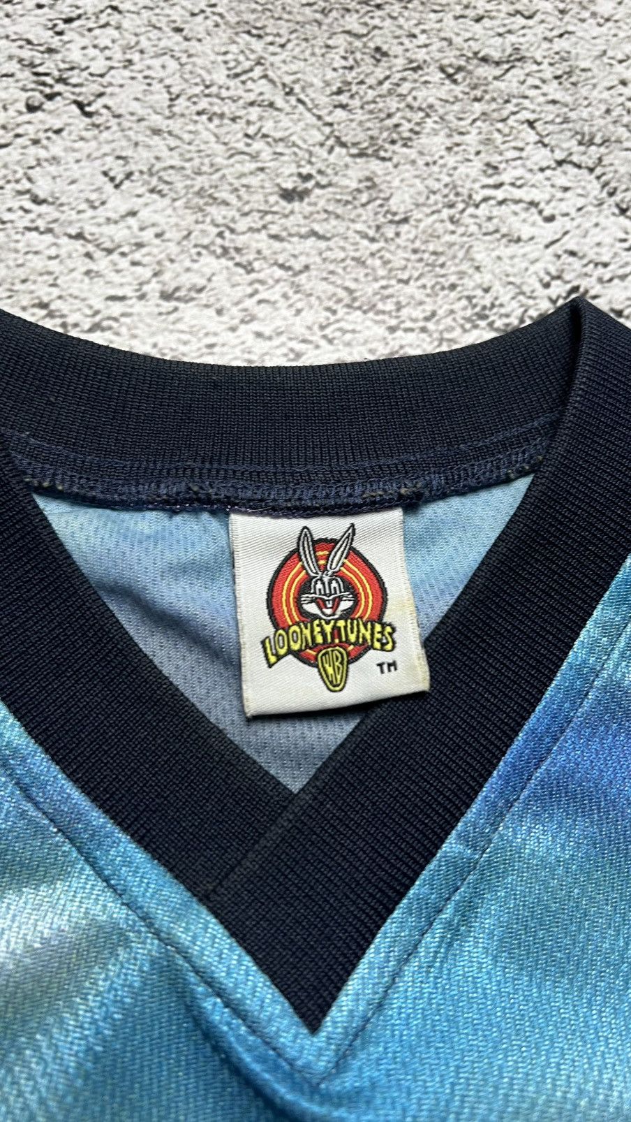 Warner Bros 1999 Looney Tunes tune on extreme summer surf coyote t shirt Size US L / EU 52-54 / 3 - 11 Thumbnail