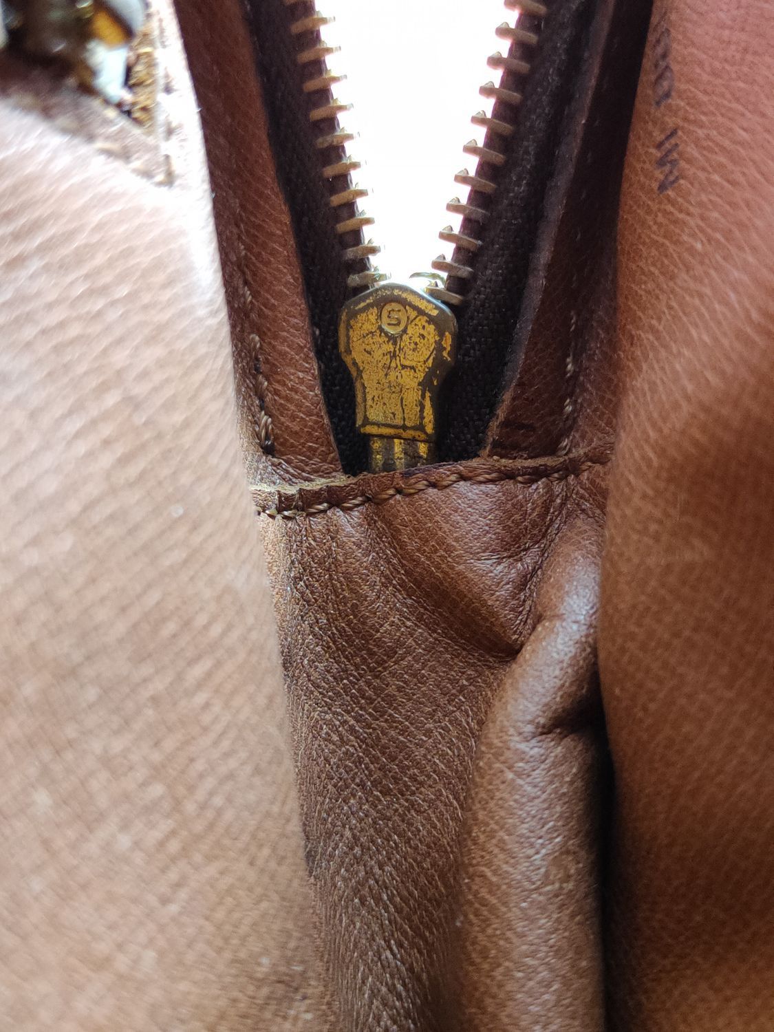 Louis Vuitton LV Louis Vuitton monogram Crossbody sling Bag #SB006DLL Size ONE SIZE - 18 Thumbnail
