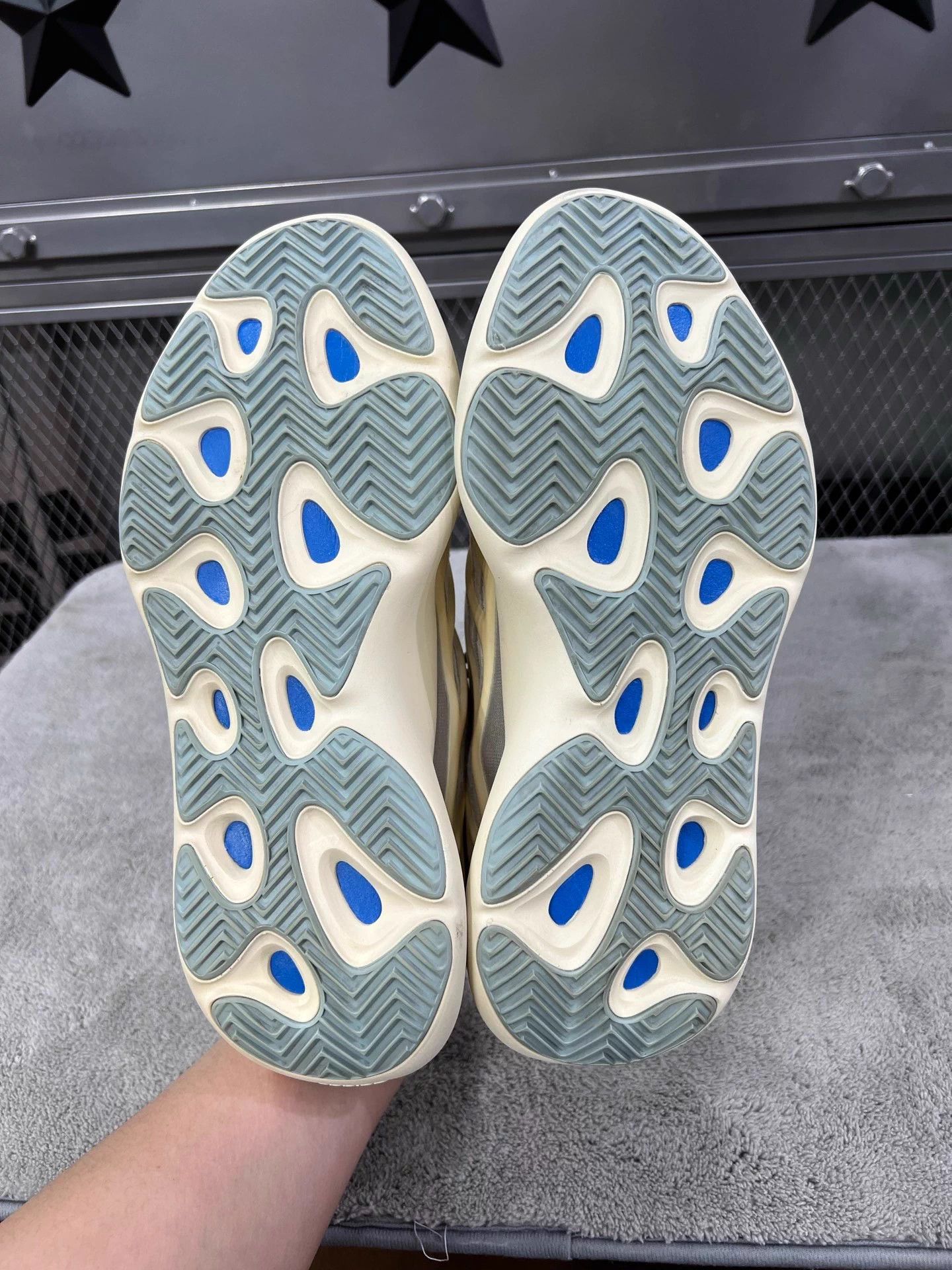 Yeezy Yeezy Boost 700 V3 Azael 2019 OTO 44.5 Size US 11.5 / EU 44-45 - 5 Thumbnail