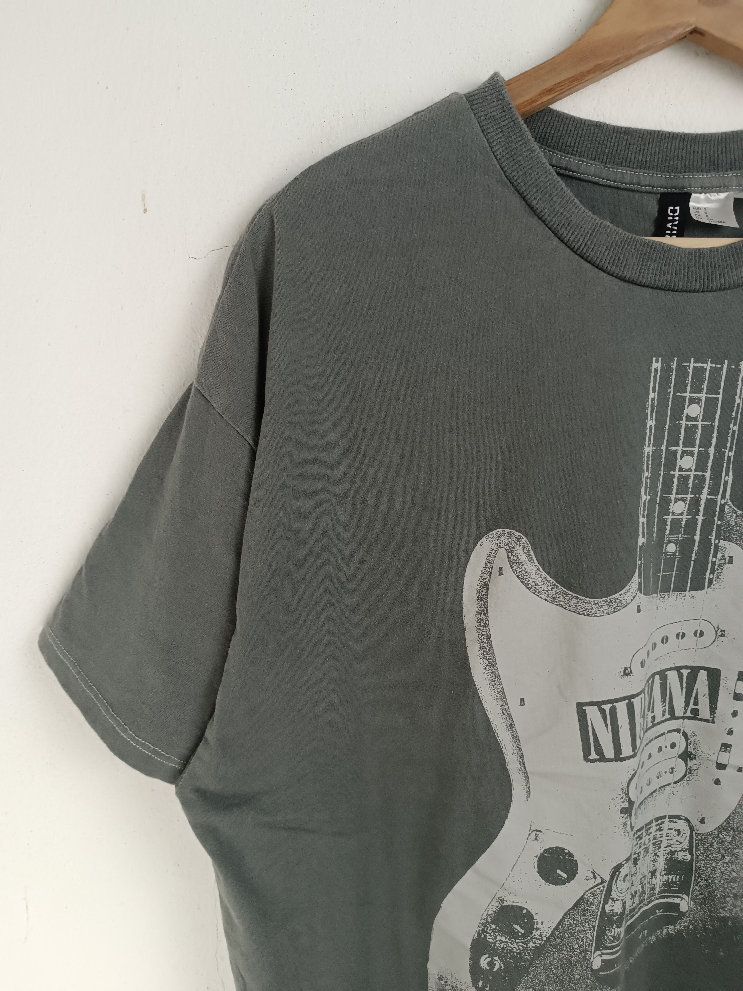 Band Tees VINTAGE NIRVANA H&M GRUNGE KURT COBAIN FOO FIGHTERS TEE Size US M / EU 48-50 / 2 - 5 Thumbnail