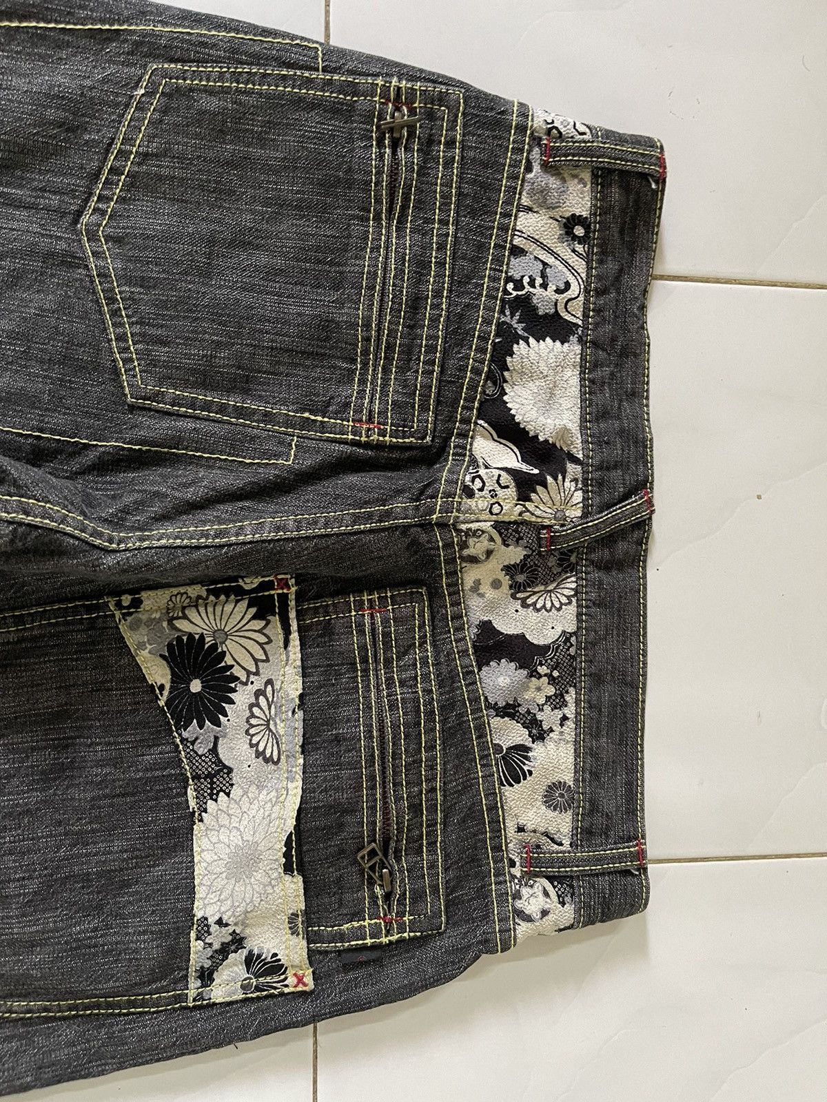 Japanese Brand Black Denim Floral Size US 32 / EU 48 - 6 Thumbnail