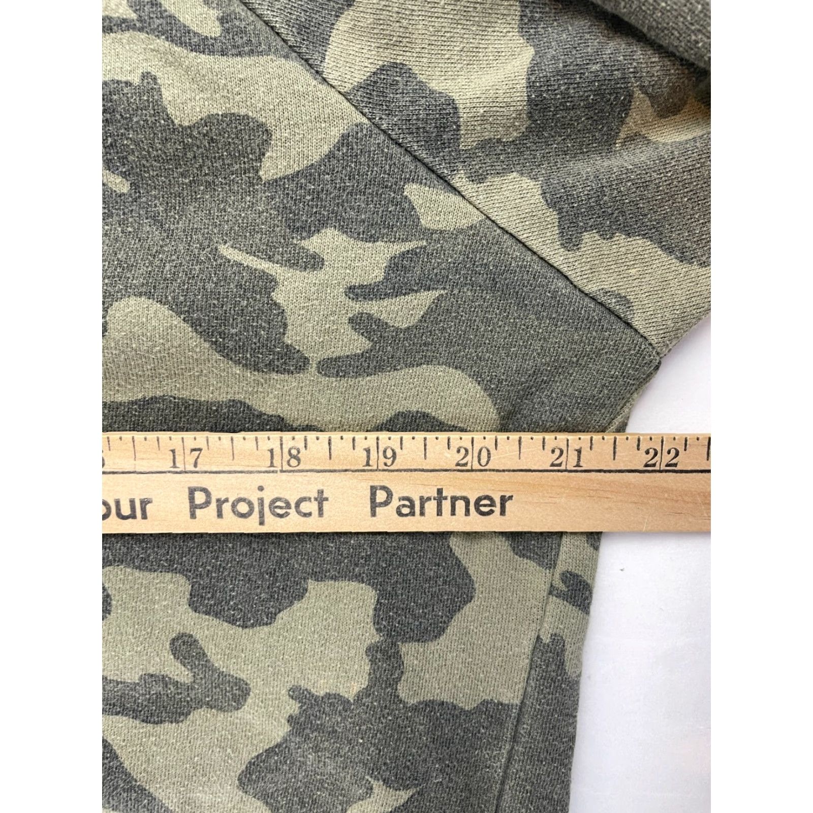 Sovereign Code Sovereign Code Sweater Women's Green Camouflage Pullover Round Neck Medium Size M Shirt Womens Modern Sale: Free Return Size M / US 6-8 / IT 42-44 - 6 Thumbnail