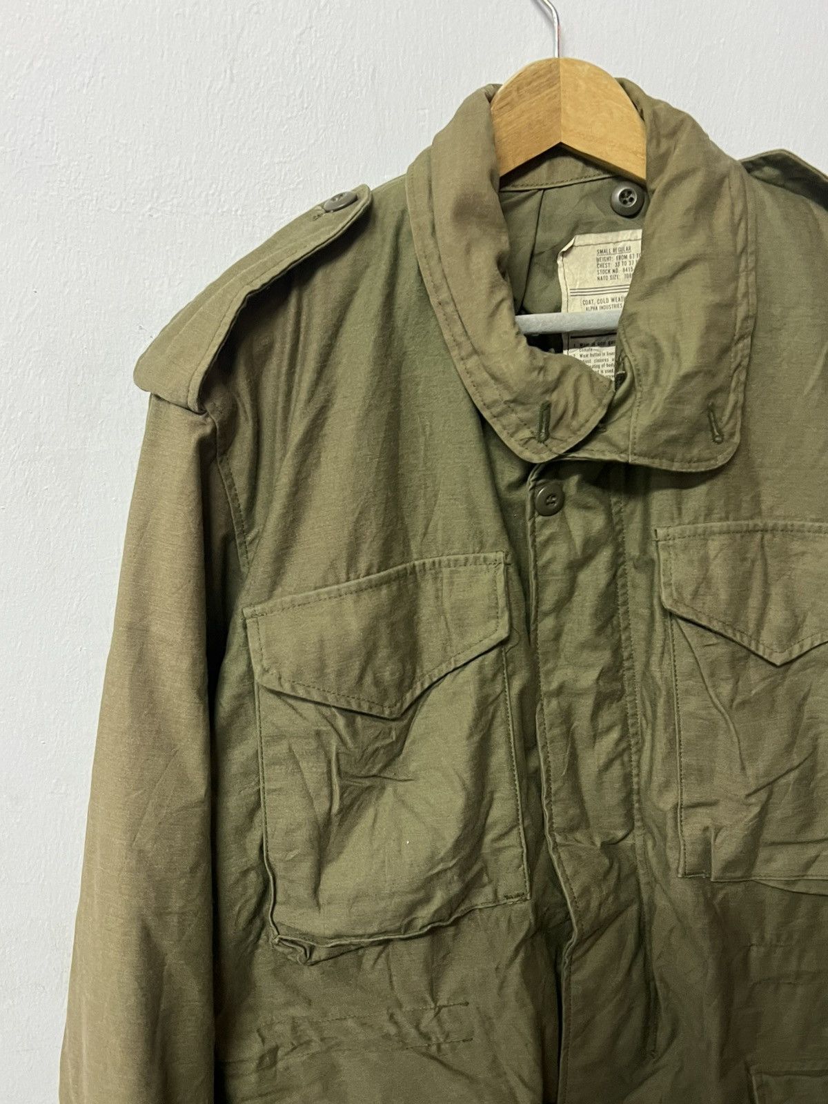 Alpha Industries VINTAGE AVIREX M-65 SUN FADED Size US M / EU 48-50 / 2 - 6 Thumbnail