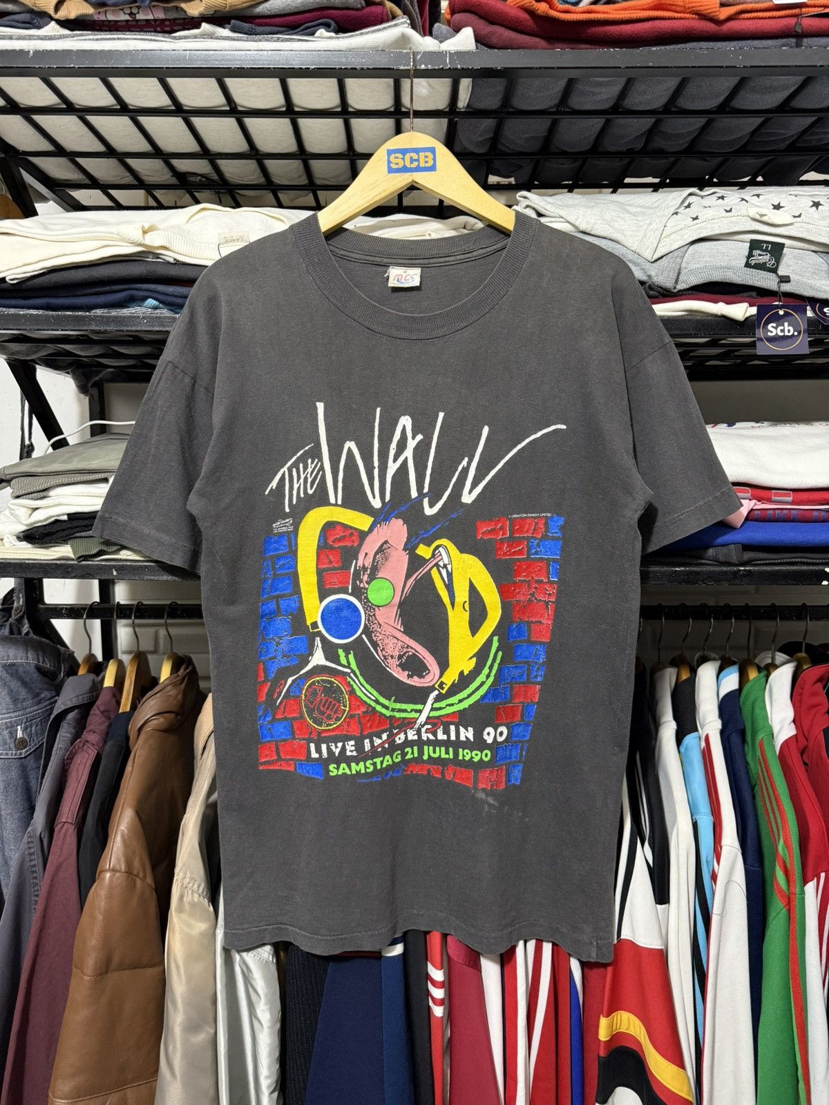 Band Tees Vintage pink floyd the wall live in berlin 90 concert tshirt Size US M / EU 48-50 / 2 - 1 Thumbnail