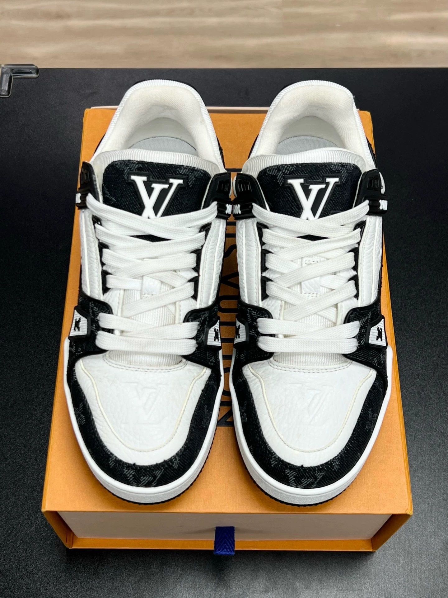 Louis Vuitton lv trainer black and white sneakers size 37.5 Size US 5.5 / EU 38 - 6 Thumbnail
