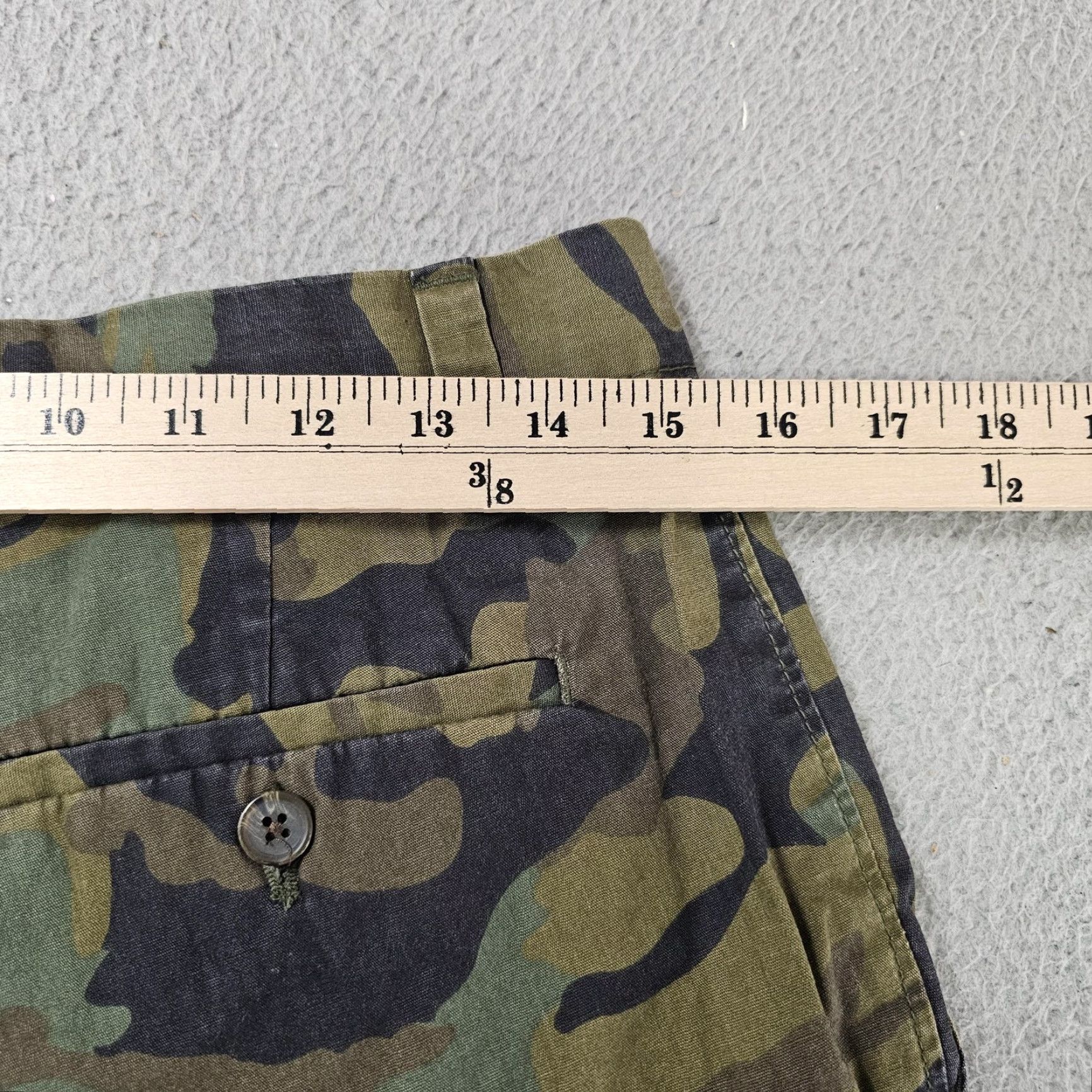 Banana Republic Banana Republic Shorts Mens 30 Chino Camouflage Army Green City Short 10 Inseam Cotton Casual Mens Size US 30 / EU 46 - 7 Thumbnail