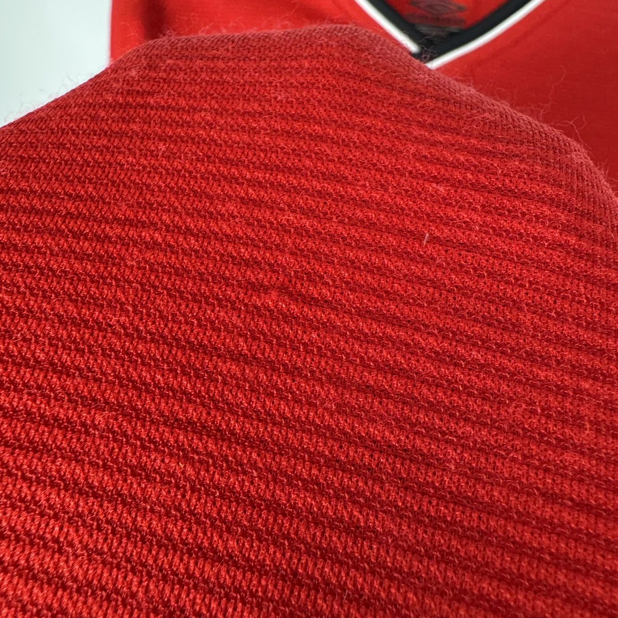 Umbro MANCHESTER UNITED 2000 2002 HOME FOOTBAL SHIRT SOCCER JERSEY Size US XL / EU 56 / 4 - 24 Thumbnail
