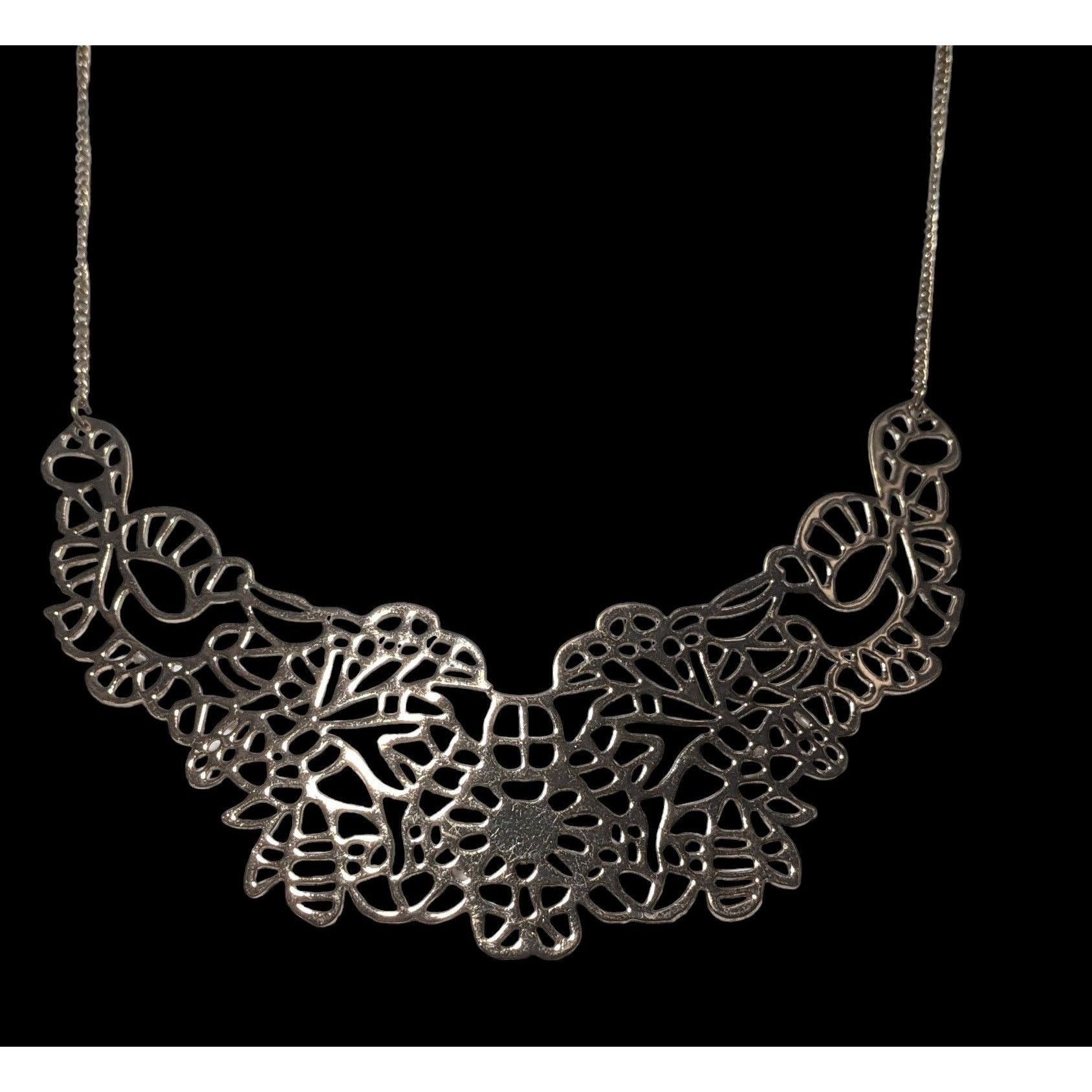 Other Elegant Floral Gold Cutout Necklace Size ONE SIZE - 2 Thumbnail