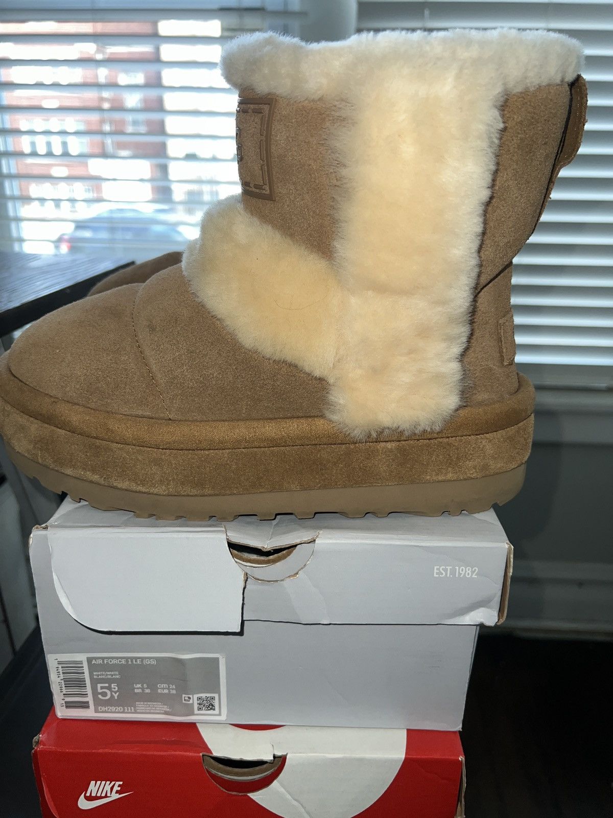 Ugg Woman’s Classic Chillapeak Ugg Boot Size US 7 / IT 37 - 5 Thumbnail