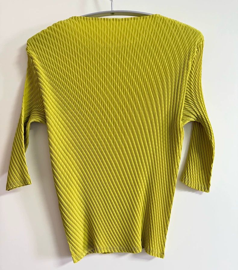 Other Issey Miyake size:2 Mustard yellow fish scale round-neck t Size XS / US 0-2 / IT 36-38 - 2 Thumbnail