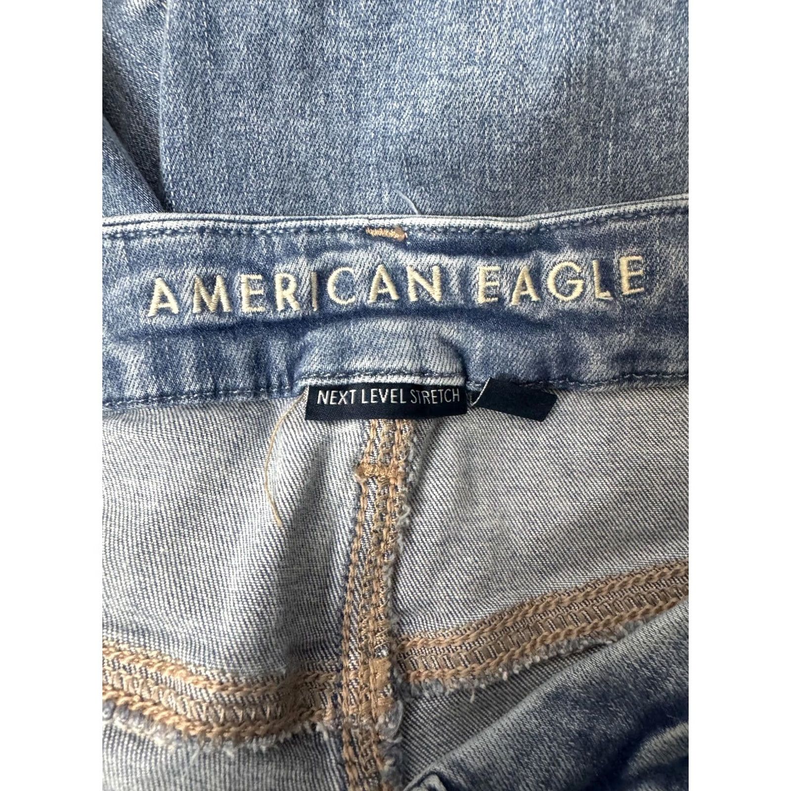 Vintage VINTAGE? No. American Eagle Light Wash Casual Denim Jeans 28x26 Women Jeans Blue 28 Inseam 26 in Regular Cotton Denim Button Closure Size 28" / US 6 / IT 42 - 8 Thumbnail