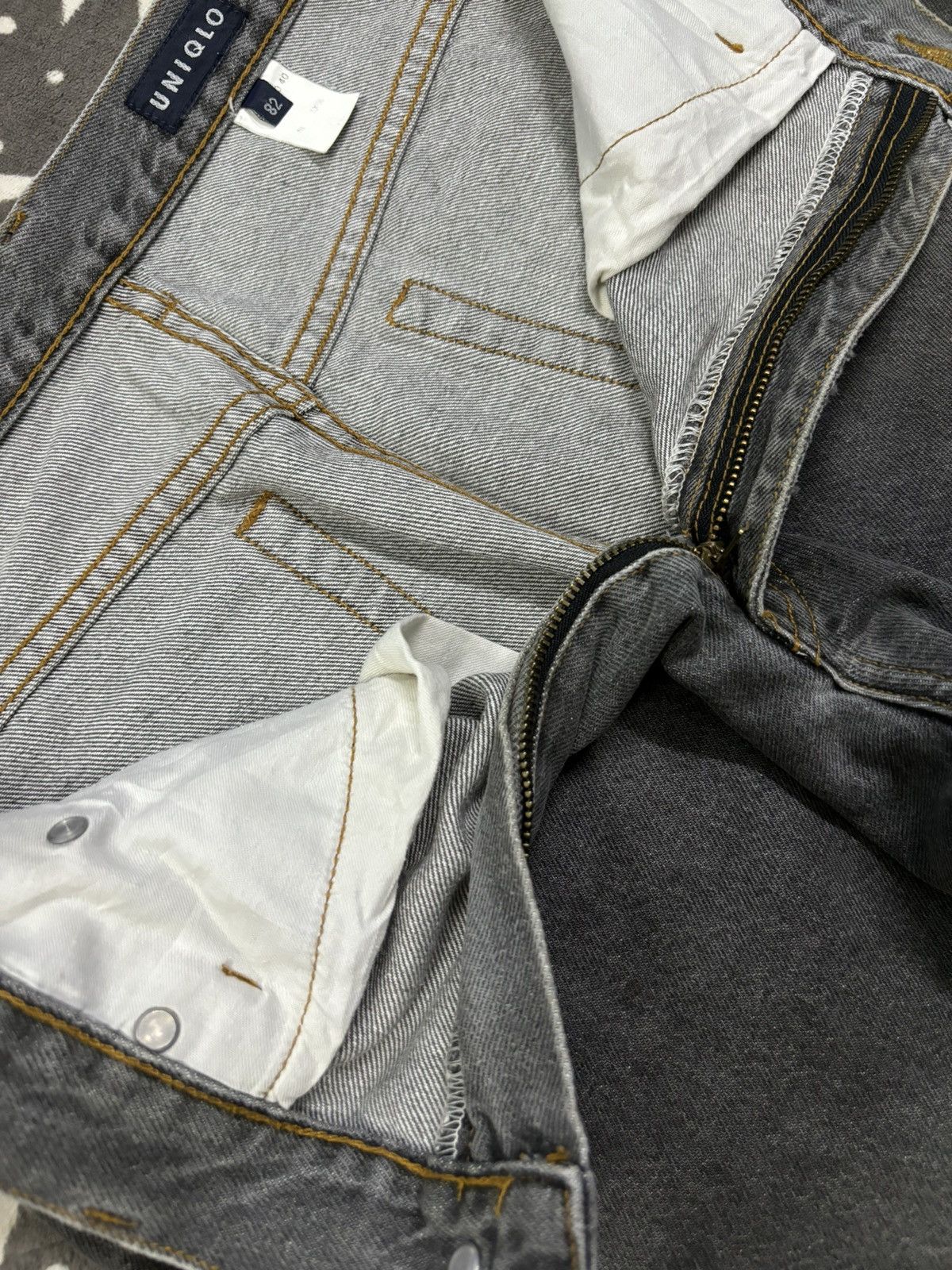 Uniqlo Vintage 90s Uniqlo Dirty Faded Loose Taper Ripped Jeans Size US 32 / EU 48 - 19 Thumbnail