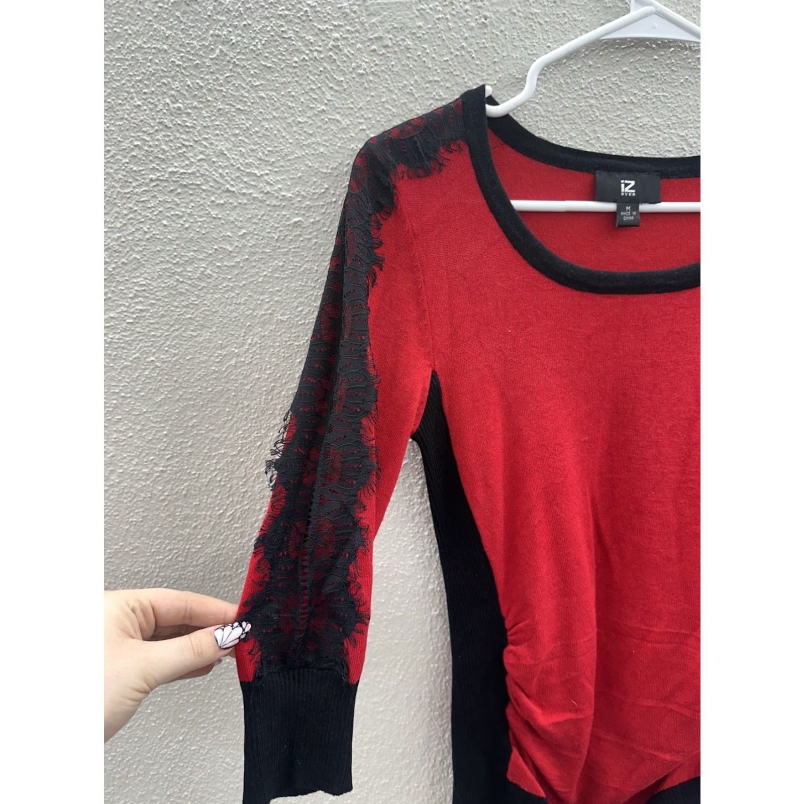 Vintage IZ Byer Womens Sweater Size Medium Red Black 3/4 Sleeve Lace Arm Scrunch Sides Knit Pullover Knit Style Tight-Knit Casual Women’s Pullover Red Size M / US 6-8 / IT 42-44 - 2 Thumbnail