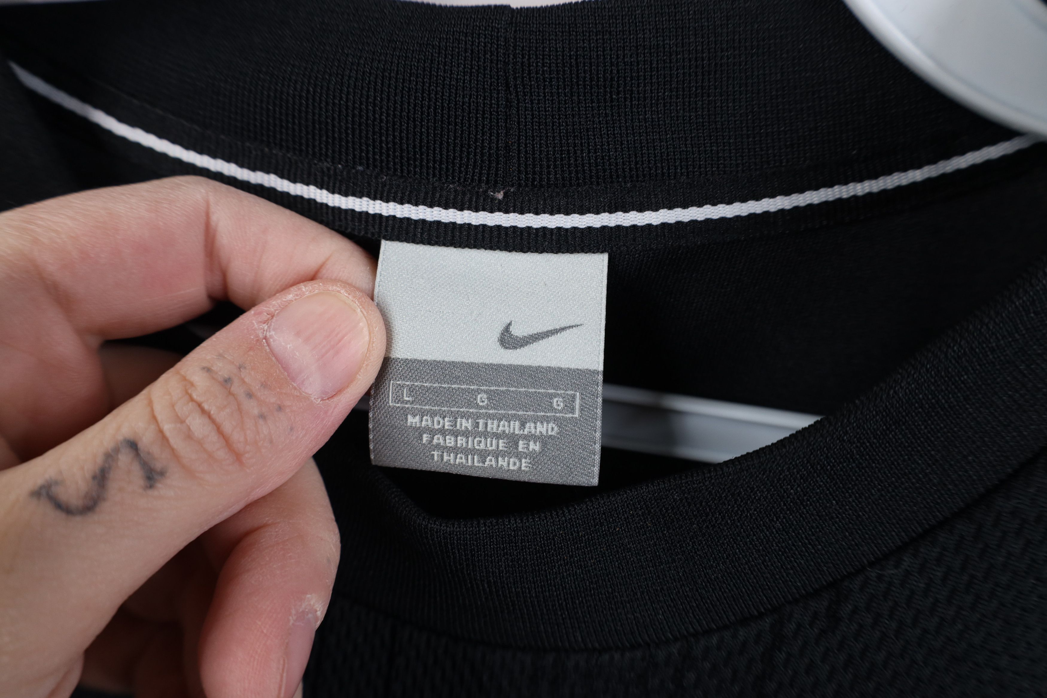 Nike Vintage Y2K Nike Mini Swoosh Knit Short Sleeve T-Shirt Black Size US L / EU 52-54 / 3 - 6 Thumbnail