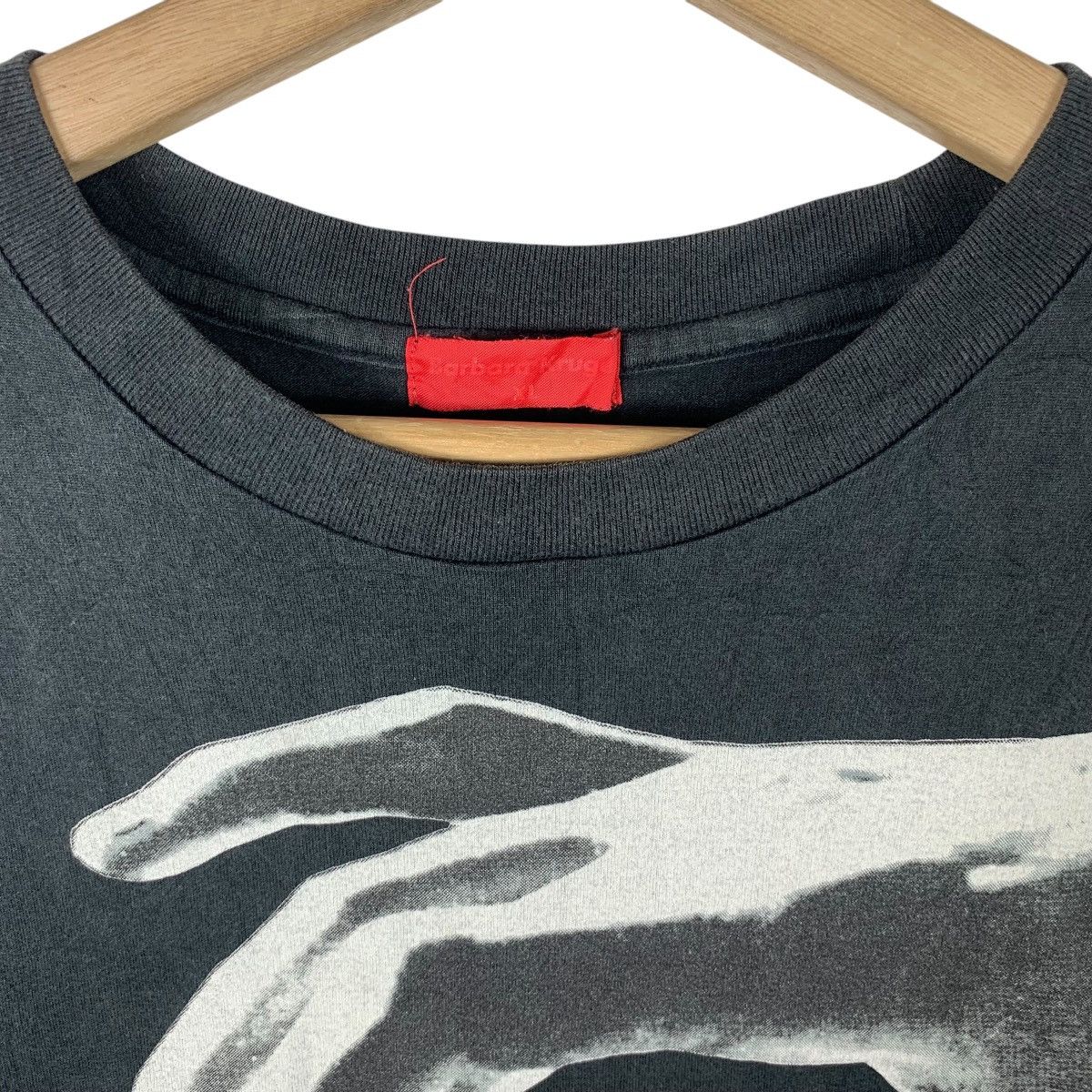 Vintage Vintage BARBARA KRUGER REMOTE CONTROL Tee Shirt Top Size US L / EU 52-54 / 3 - 5 Thumbnail