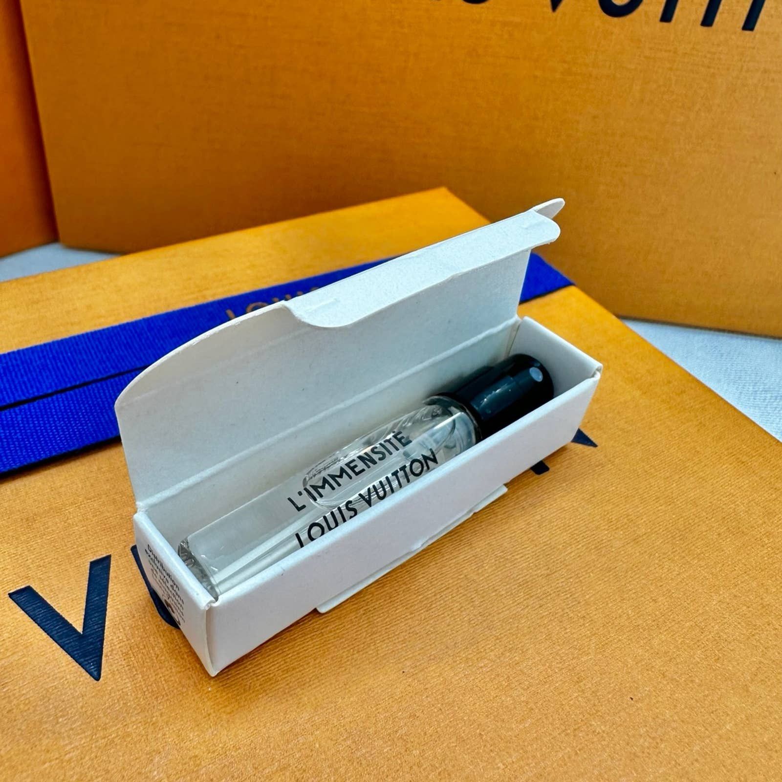Louis Vuitton の 2ml サンプル NEW Authentic Louis Vuitton Assorted EDP Fragrance Samples