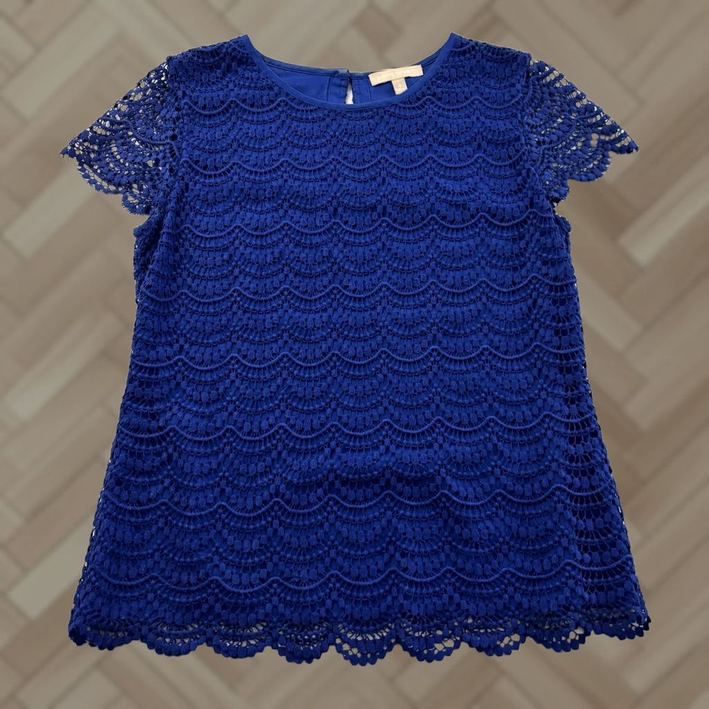 Banana Republic Banana Republic Embroidered Short Sleeve Top Women's 4 Royal Blue Shirt Womens Size 4 Blue Embroidered 90s? Size S / US 4 / IT 40 - 1 Thumbnail