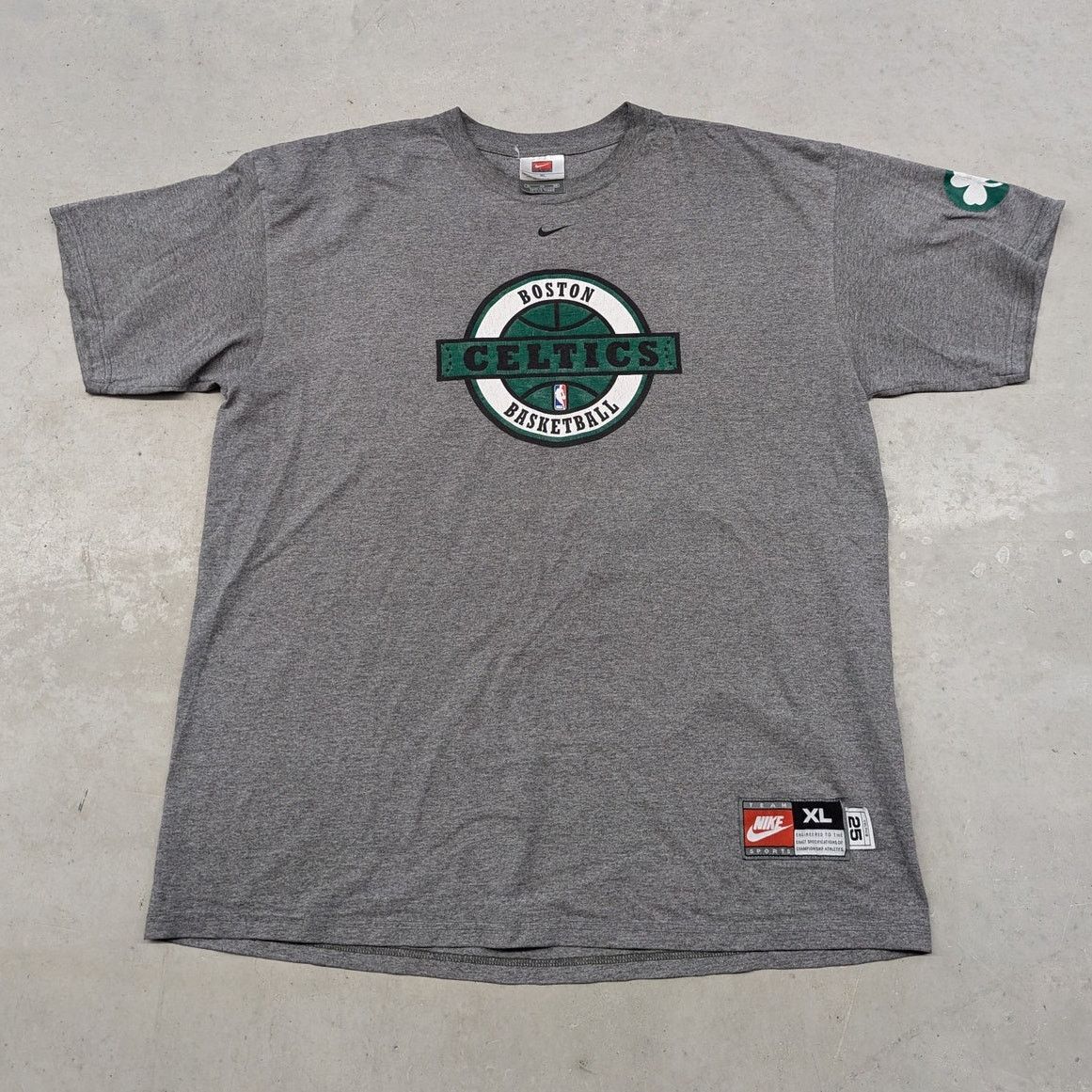 NBA × Nike Early 2000s Boston Celtics NBA Nike Team t-shirt Size US XL / EU 56 / 4 - 1 Thumbnail