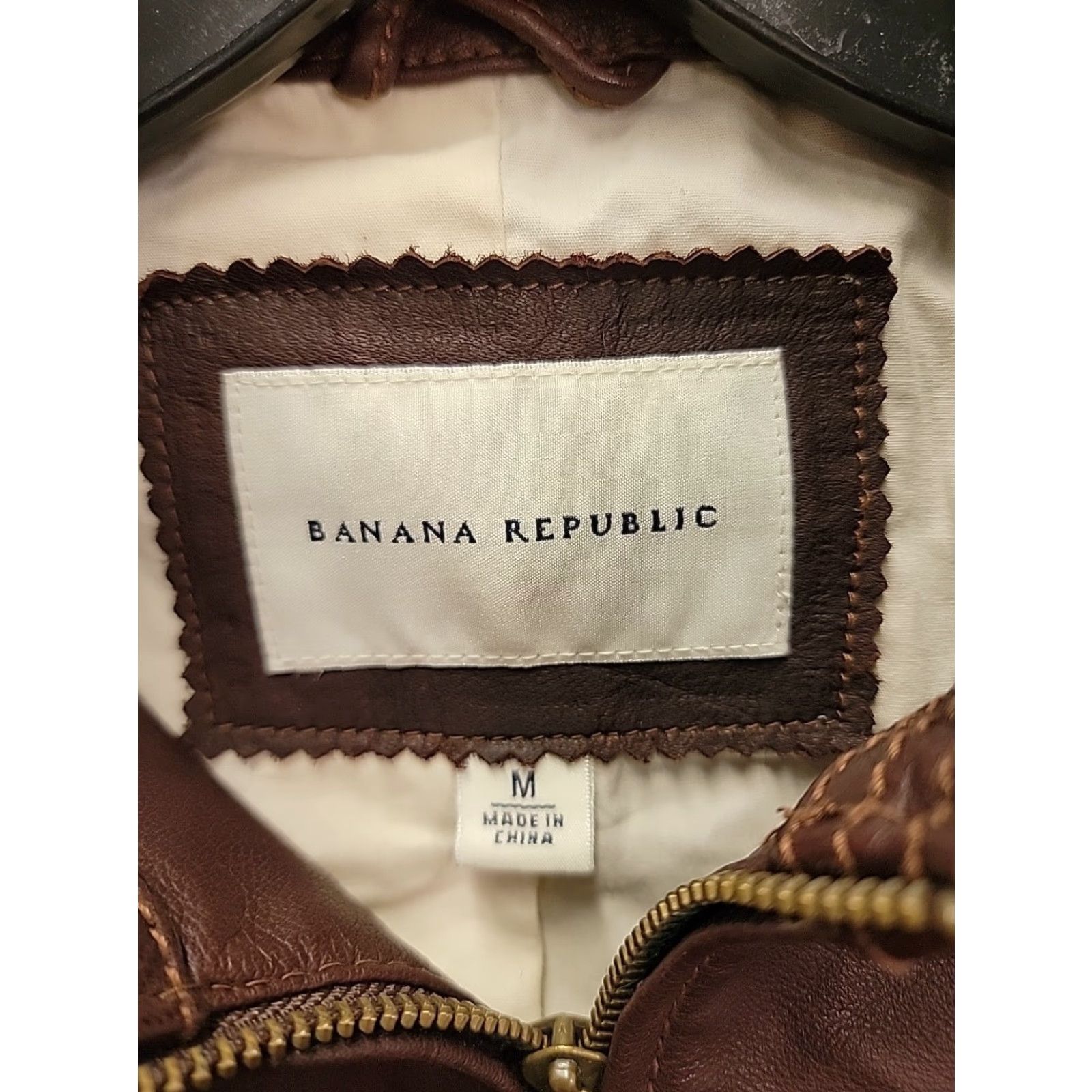 Banana Republic Banana Republic Leather Jacket Women's M Brown Jacket Motorcycle Ladies Regular Zip Short Brown Distressed Leather 18 Chest 20 Length Travel Vintage? Size M / US 6-8 / IT 42-44 - 2 Thumbnail