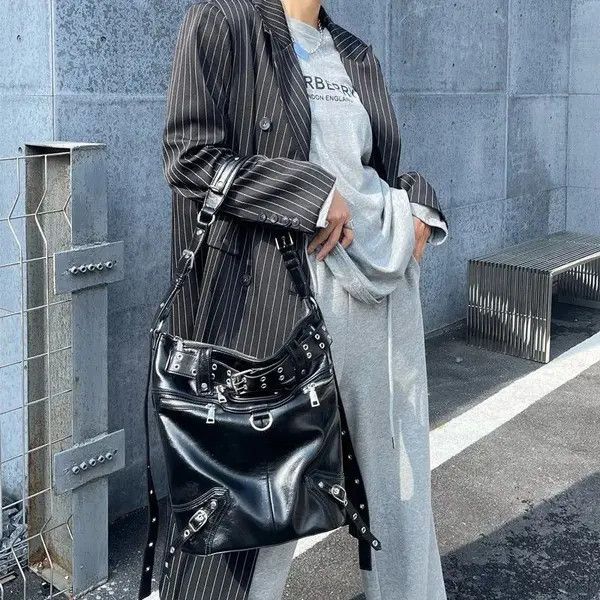 Other Women Vintage Rivet Handbag/Crossbody bag Size ONE SIZE - 1 Thumbnail