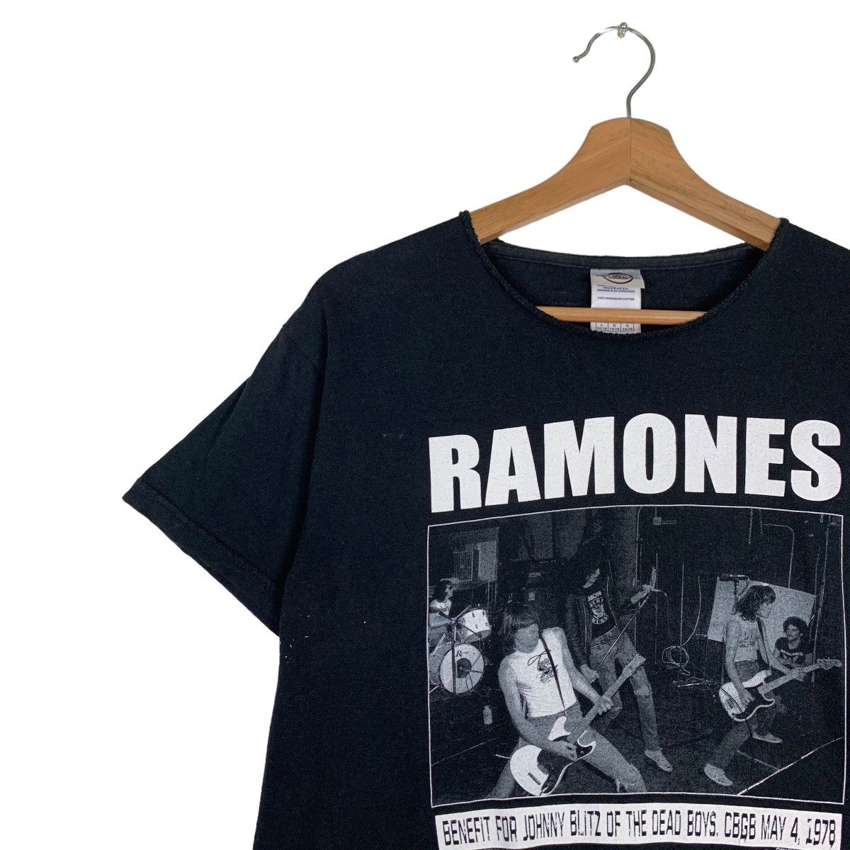 Band Tees Y2K The Ramones Johnny Blitz the dead boys Tee #0339-C16 Size US L / EU 52-54 / 3 - 7 Thumbnail