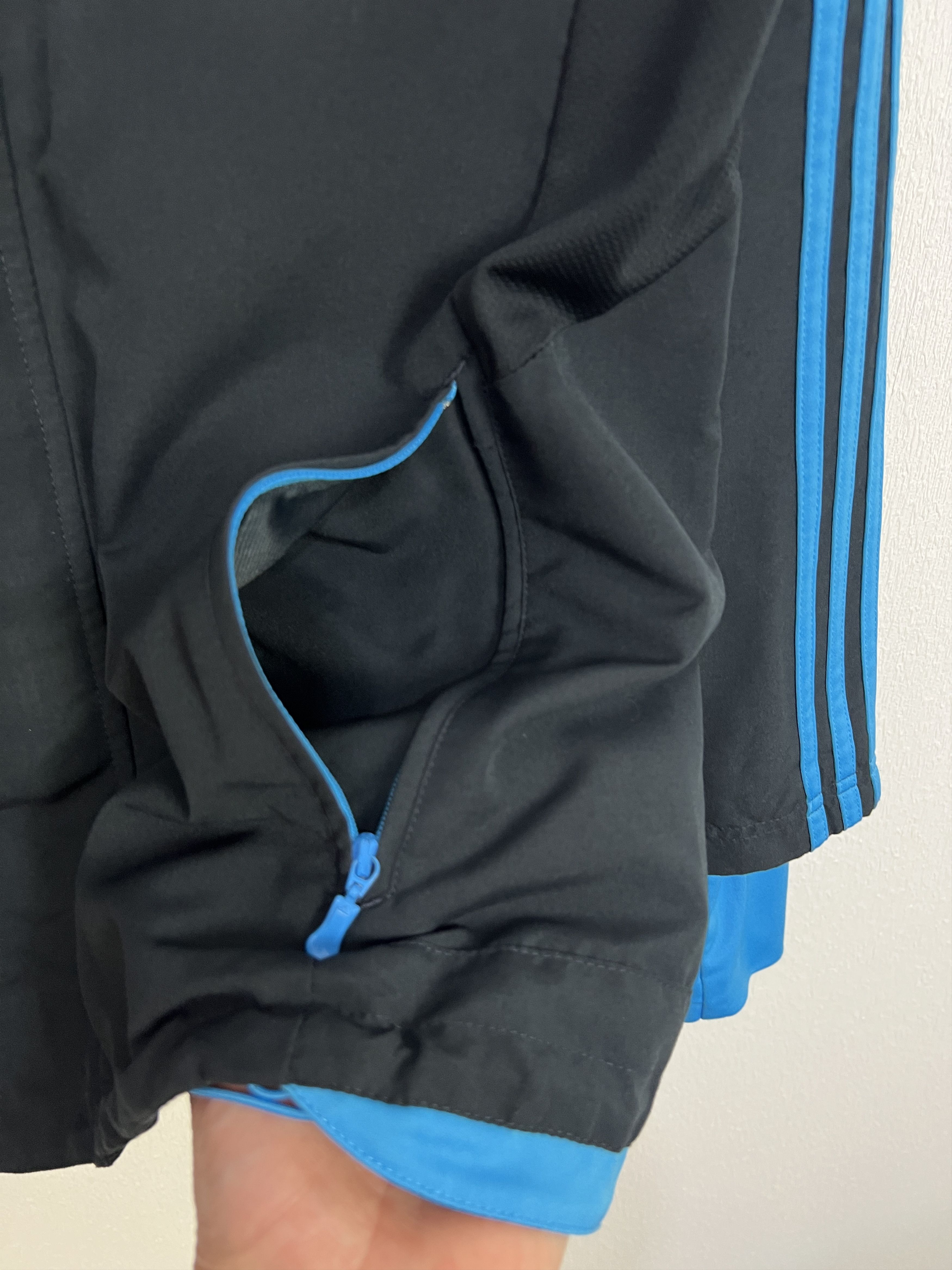 Adidas Vintage Adidas Liverpool Football Train Jacket Soccer Size US L / EU 52-54 / 3 - 6 Thumbnail