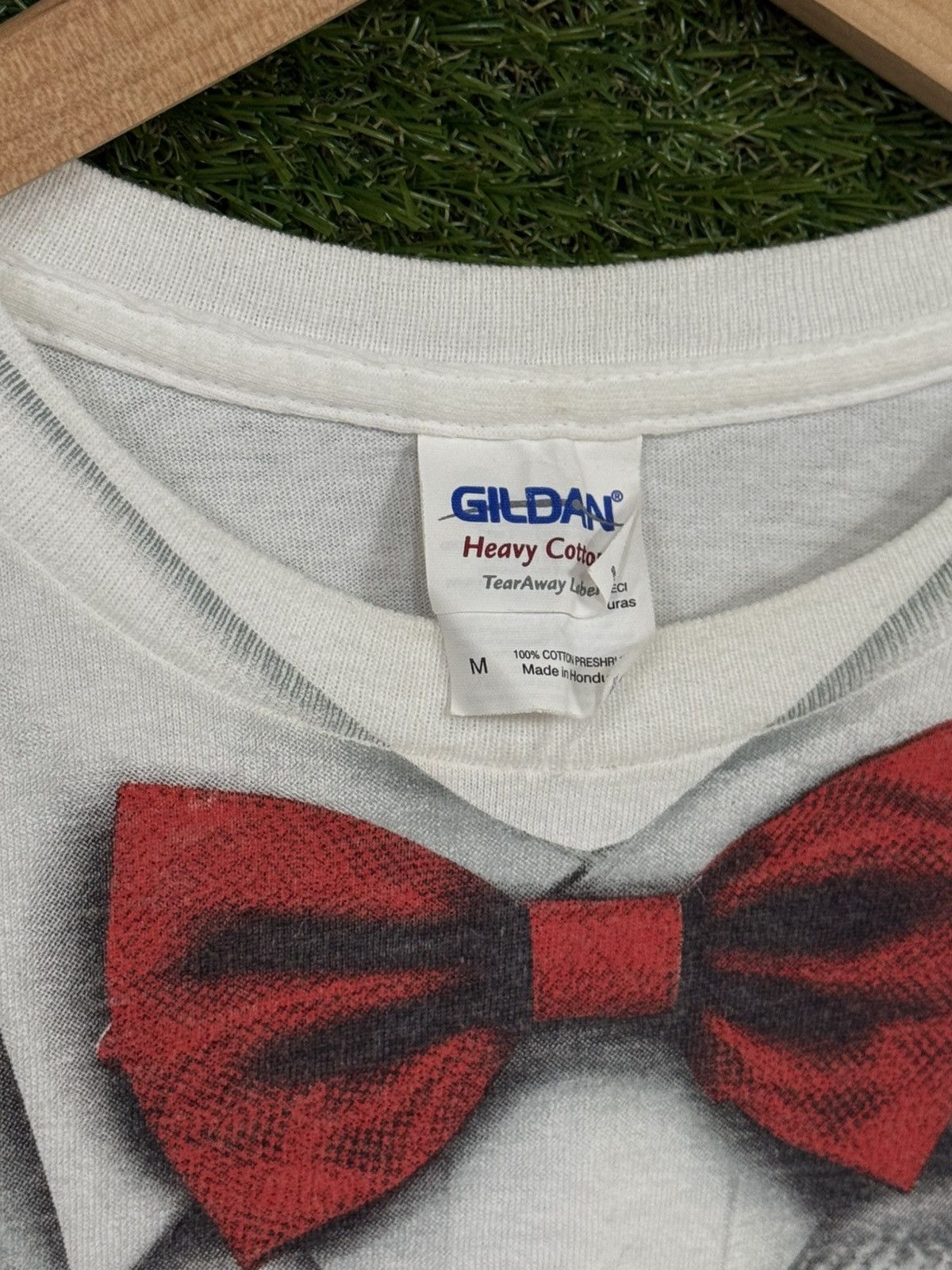 Vintage Vintage Gildan Holiday Suit Funny Humor Silly T Shirt Medium Size US M / EU 48-50 / 2 - 4 Thumbnail