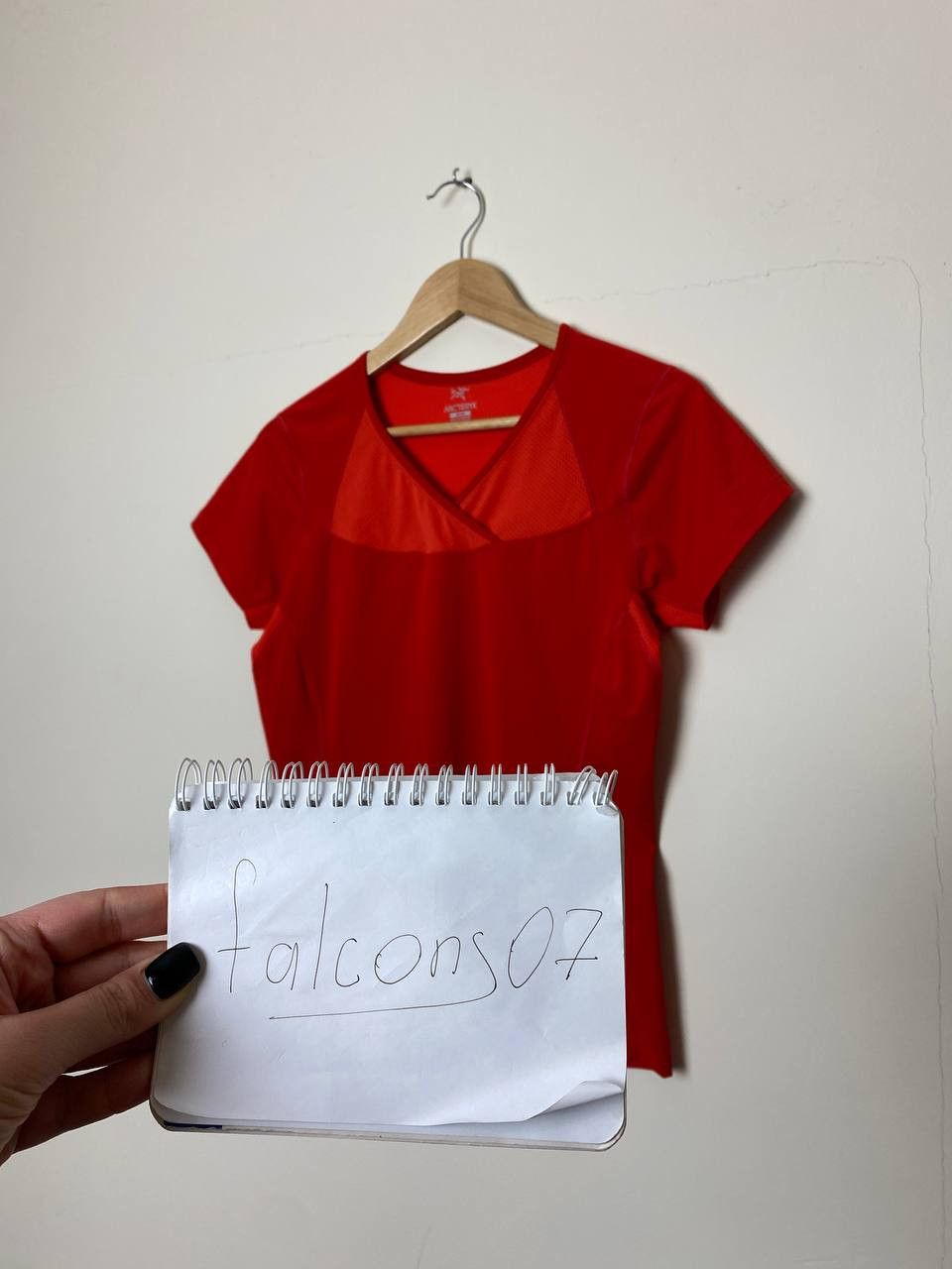 Arc'teryx × Vintage Vintage Arc'Teryx V-Neck Small Logo Women's T-Shirt Size M / US 6-8 / IT 42-44 - 2 Thumbnail