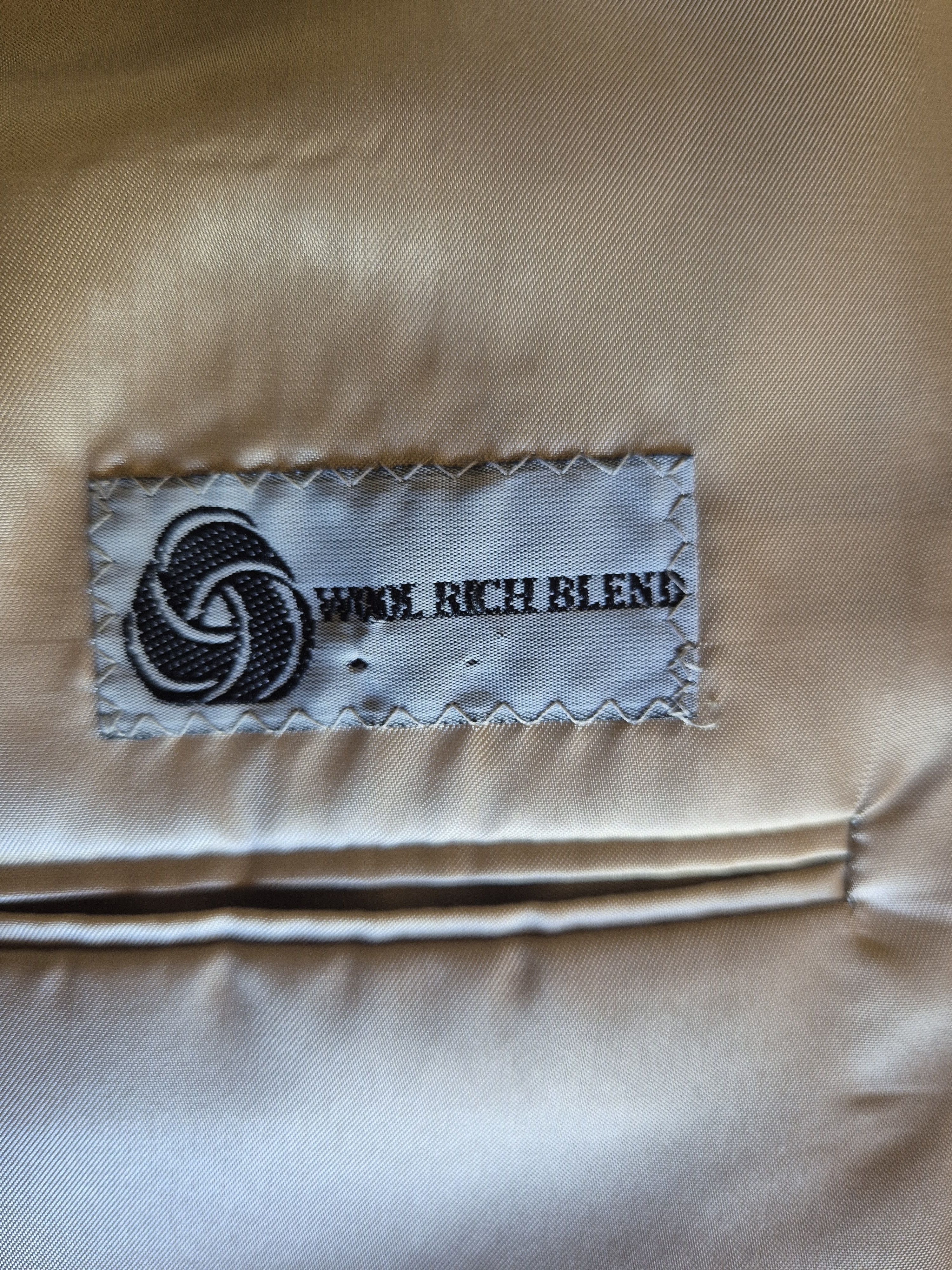 Yves Saint Laurent Vintage 1980s Yves Saint Laurent Burgundy blazer Size US XL / EU 56 / 4 - 6 Thumbnail
