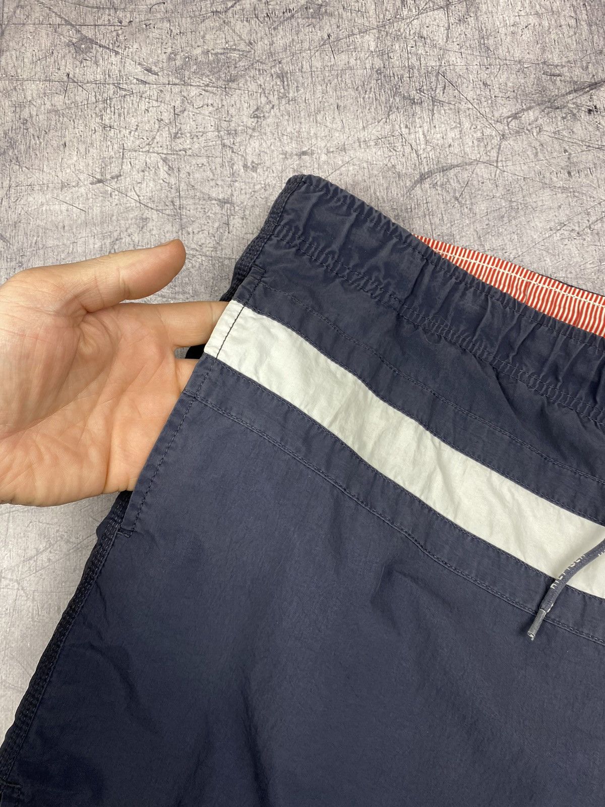 Tommy Hilfiger × Vintage Vintage Tommy Hilfiger Big Logo Shorts Size US 32 / EU 48 - 4 Thumbnail