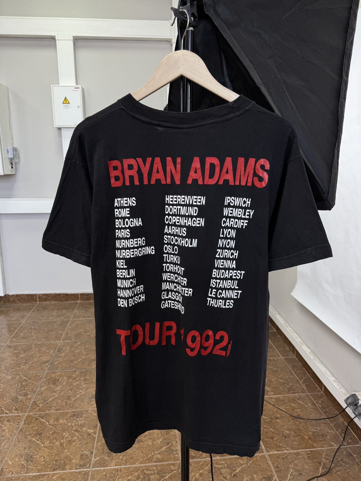 Band Tees 🇨🇦 Vintage 1992 Bryan Adams Waking Up The World Tour Tee Size US L / EU 52-54 / 3 - 2 Thumbnail