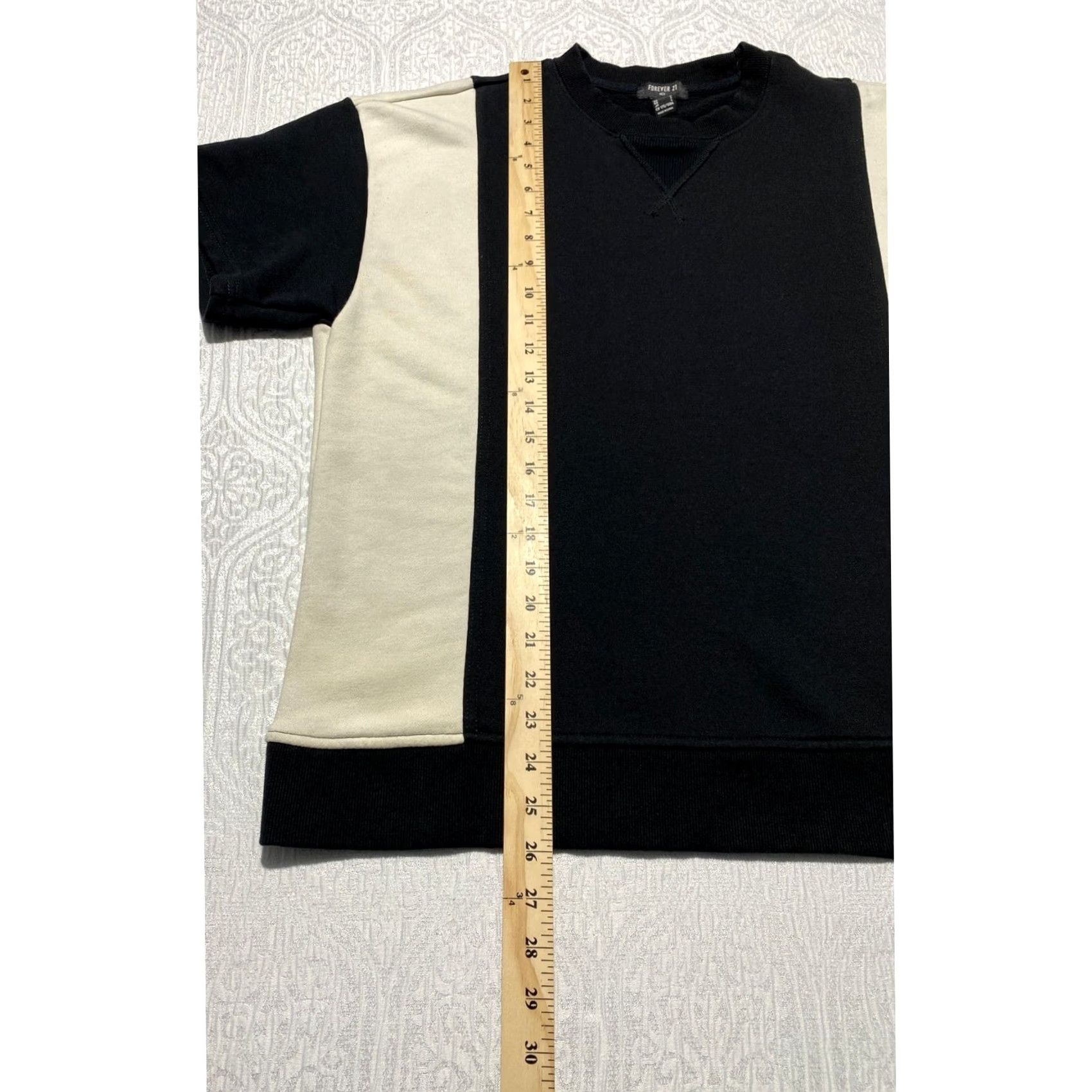 Forever 21 Forever 21 Men Short Sleeve Sweatshirt Colorblock Crew Neck L Black Cream 52% Cotton 48% Polyester Multicolor Pullover Casual Size US L / EU 52-54 / 3 - 3 Thumbnail