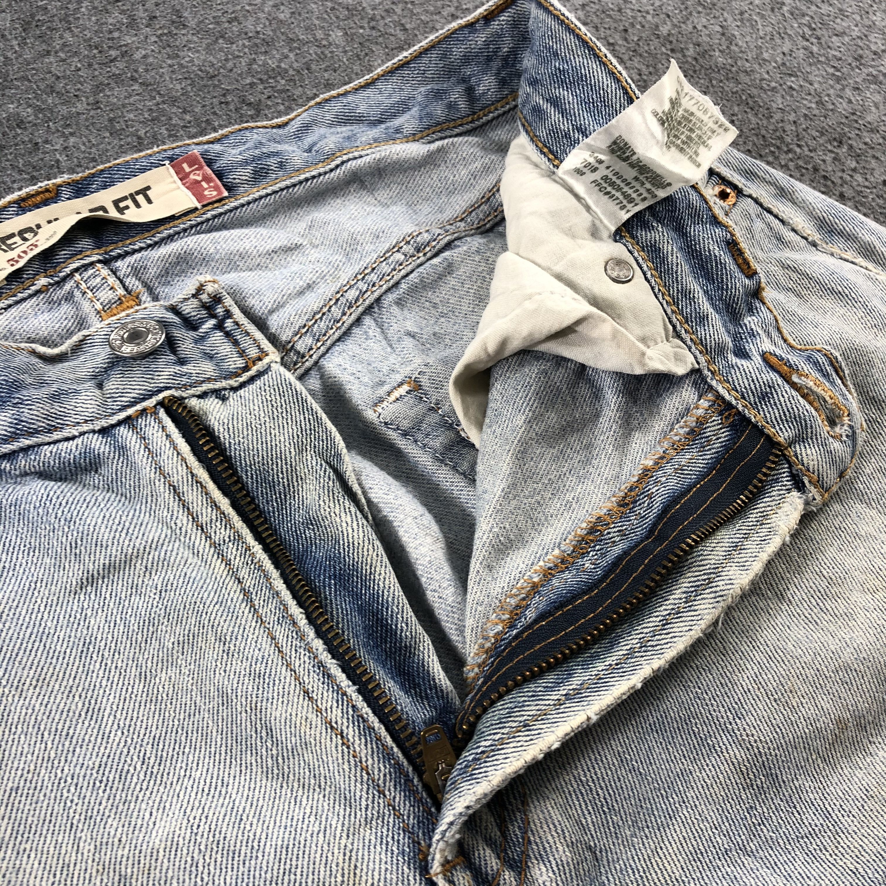 Levi's Vintage Light Wash Levis 505 Jeans-J2482 Size US 33 - 14 Thumbnail
