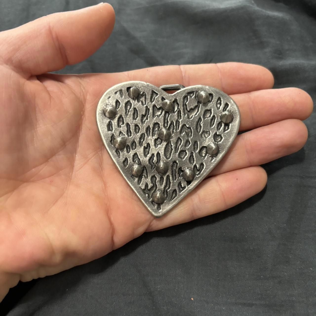 Designer vintage studded heart belt buckle Size ONE SIZE - 1 Thumbnail