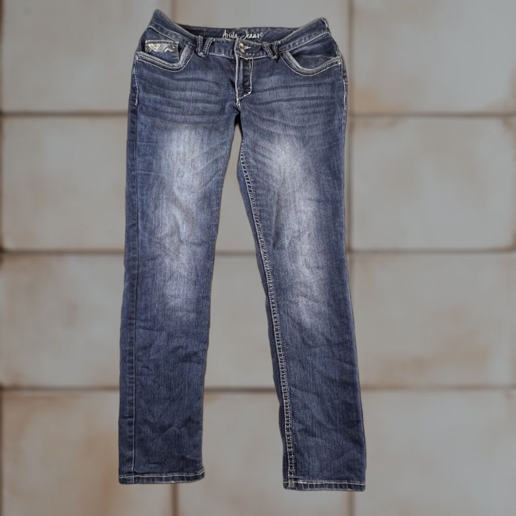 Vintage **Ariya Jeans Women's Curvy Low Rise 11/12 Regular Fit Blue Denim Jeans** User: **Ariya Jeans Women's Curvy Low Rise Blue Denim 11/12 Regular Fit** Size 32" / US 10 / IT 46 - 1 Thumbnail