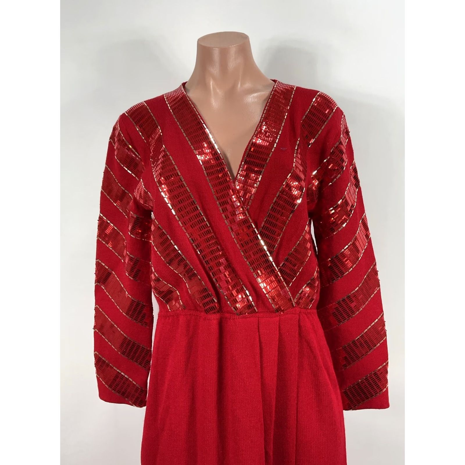 St. John VINTAGE St. John Knit Evening dress 6 Red Wool Sequin sheath 90s Party/Cocktail Womens Size M / US 6-8 / IT 42-44 - 3 Thumbnail