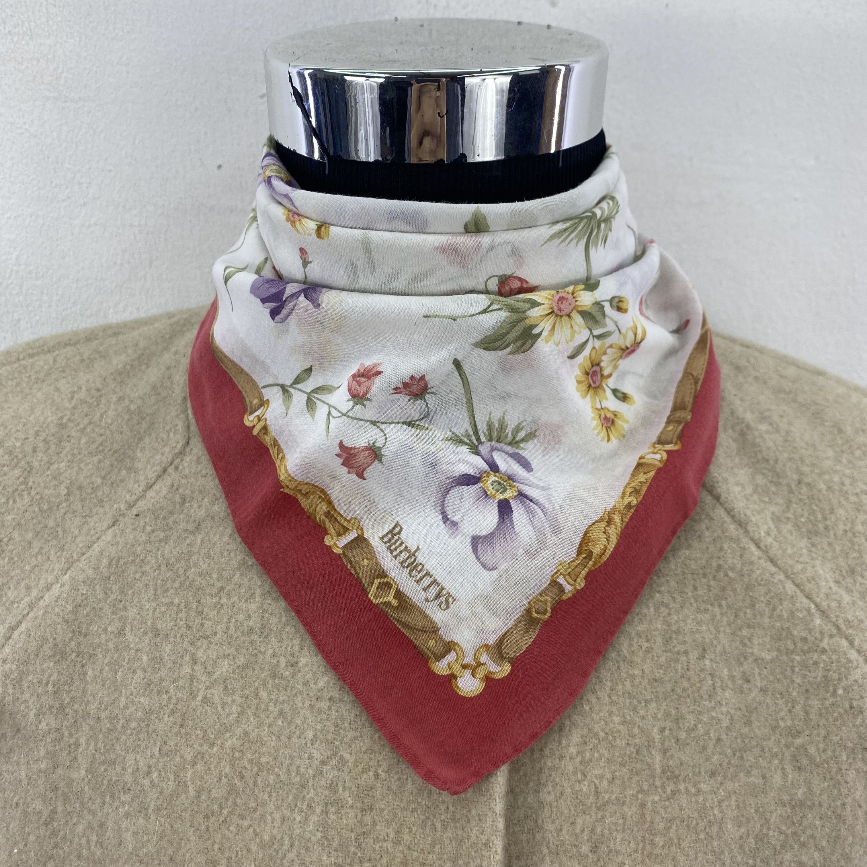 Burberry Vintage Burberry Handkerchief Neckerchief Bandana H048P Size ONE SIZE - 1 Thumbnail