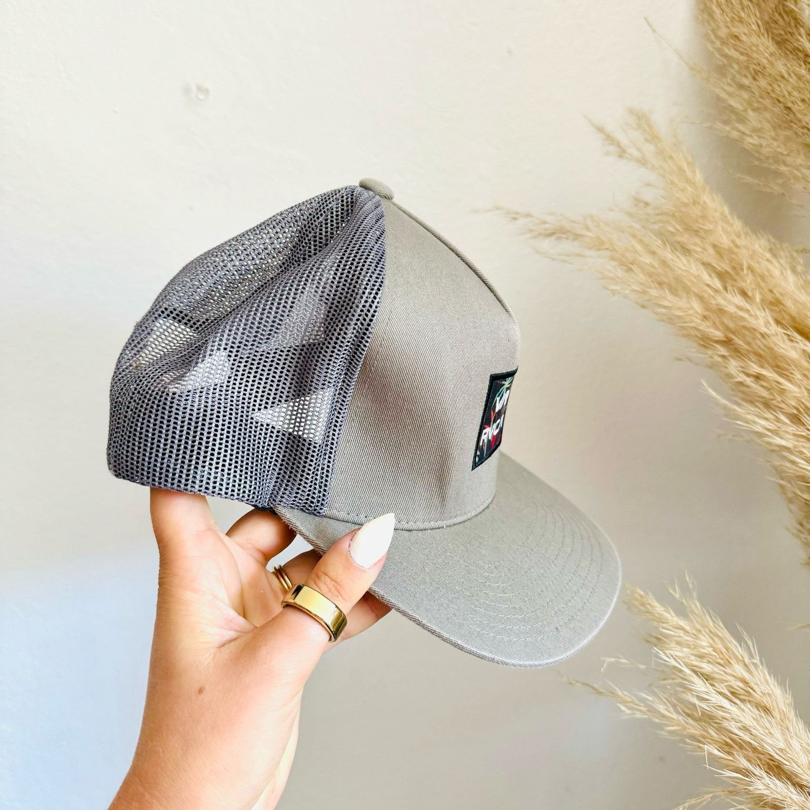 RVCA RVCA Silver Grey Mesh Trucker Logo Snap Back Baseball Hat Size ONE SIZE - 2 Thumbnail