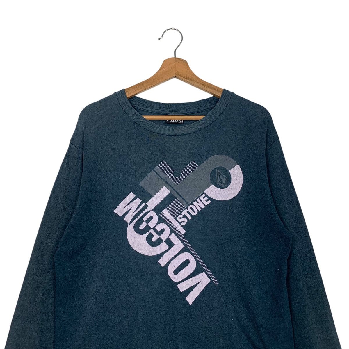 Volcom 90’s Trashed VOLCOM Big Logo Long Sleeve Tees #2603-C117 Size US M / EU 48-50 / 2 - 2 Thumbnail