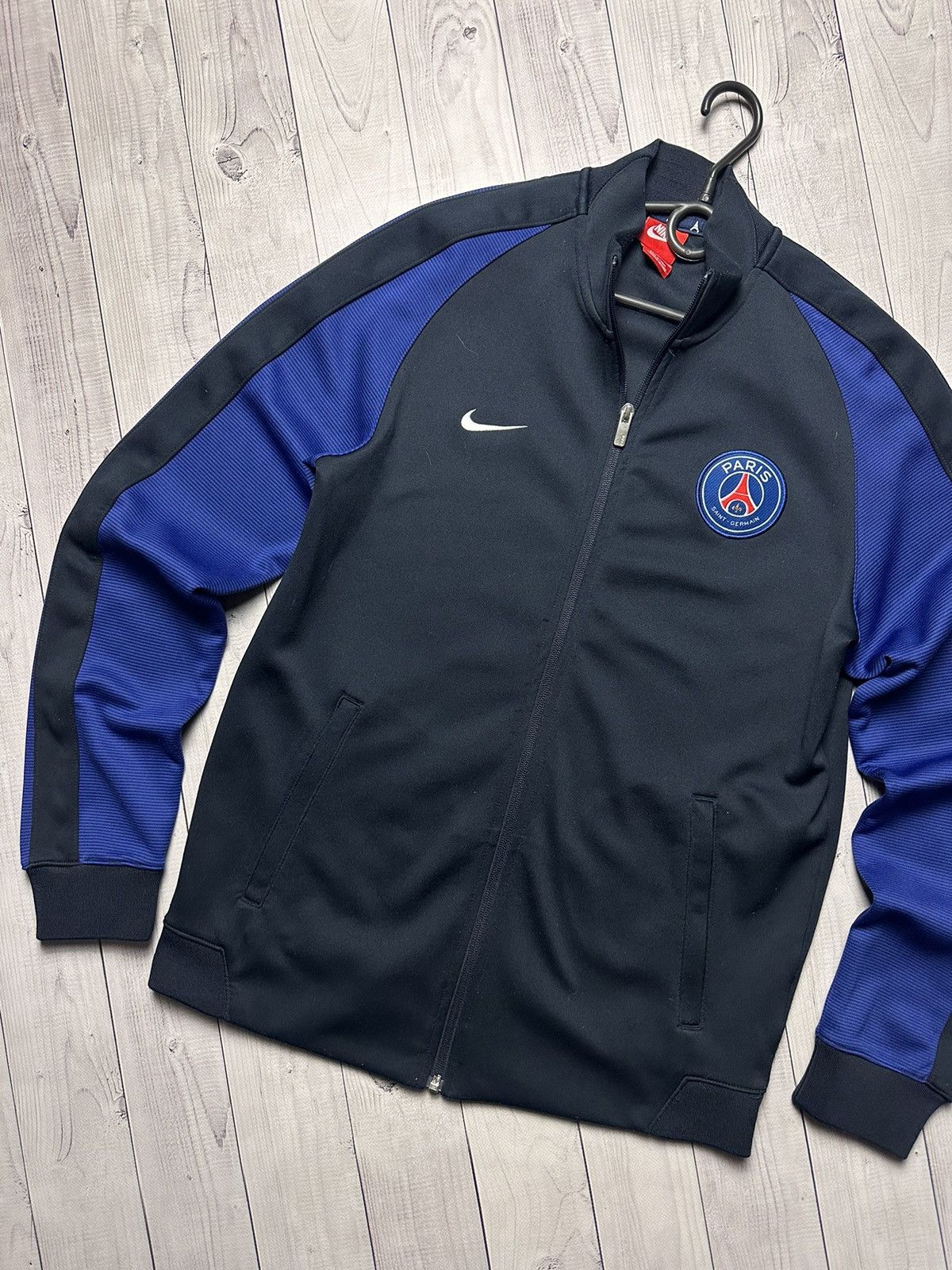 Vintage Vintage Nike Paris PSG soccer jacket size M logo Size US M / EU 48-50 / 2 - 2 Thumbnail