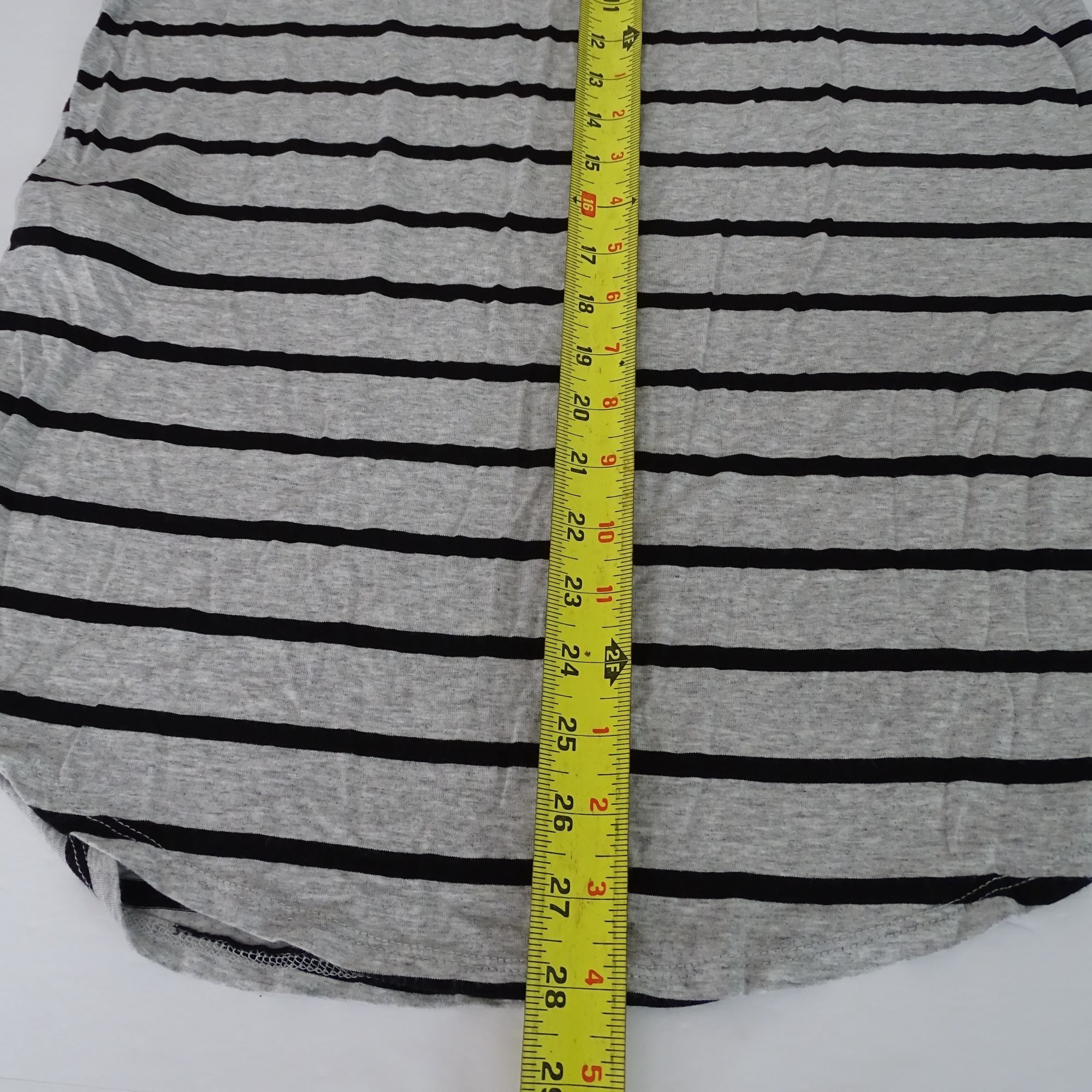 Forever 21 Forever 21 Gray Striped Short Sleeve Knit Top T-shirt Size L Size L / US 10 / IT 46 - 7 Thumbnail