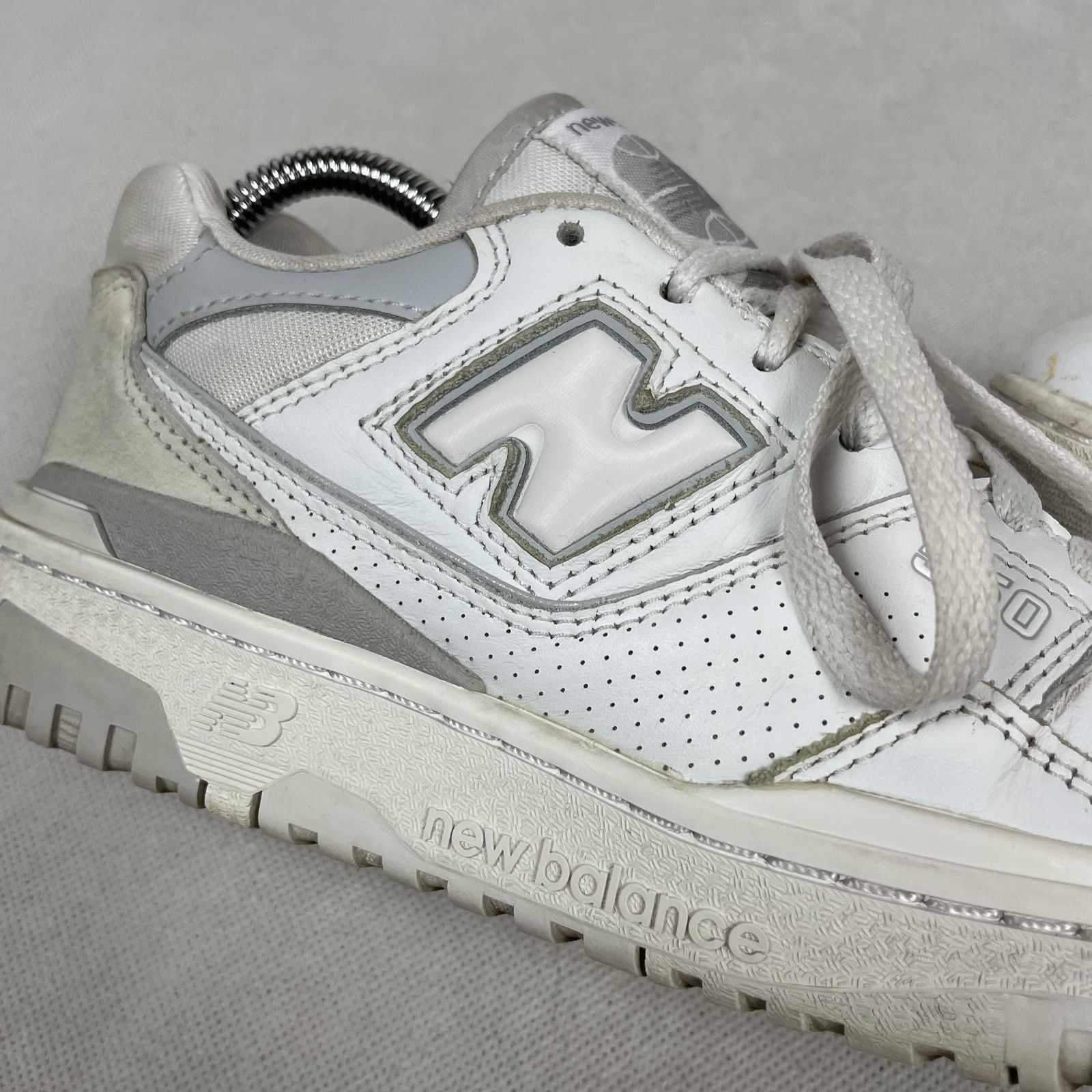 New Balance New Balance 550 BBW550CB Women's White Gray Sneakers Shoes 8 Size US 8 / IT 38 - 6 Thumbnail