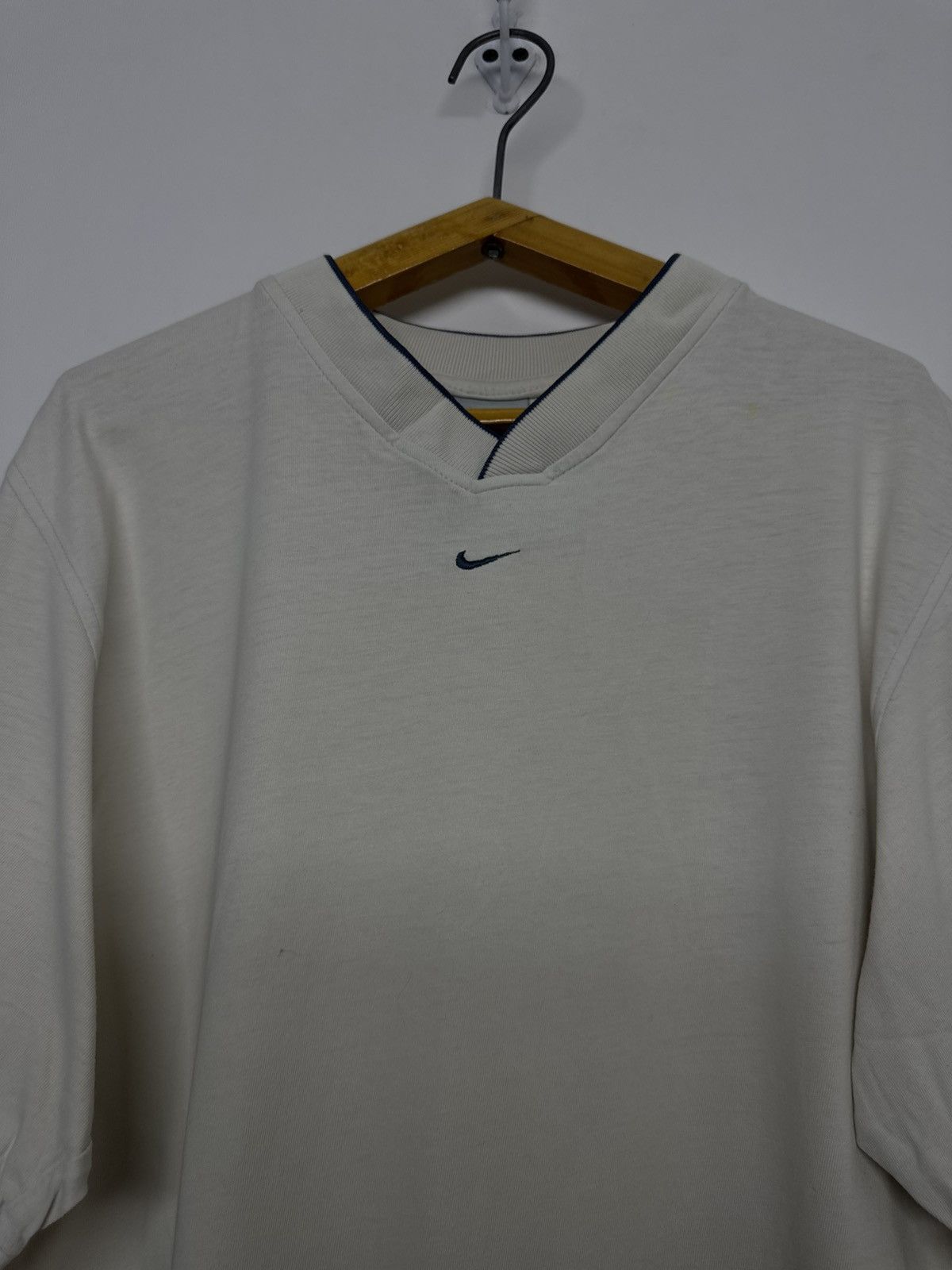 Nike Nike vintage Center logo T-shirt Size US M / EU 48-50 / 2 - 2 Thumbnail