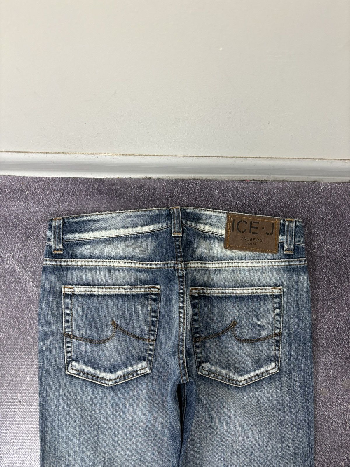 Iceberg Vintage Iceberg Women’s Faded Blue Denim Cropped Jeans Size 30" / US 8 / IT 44 - 11 Thumbnail