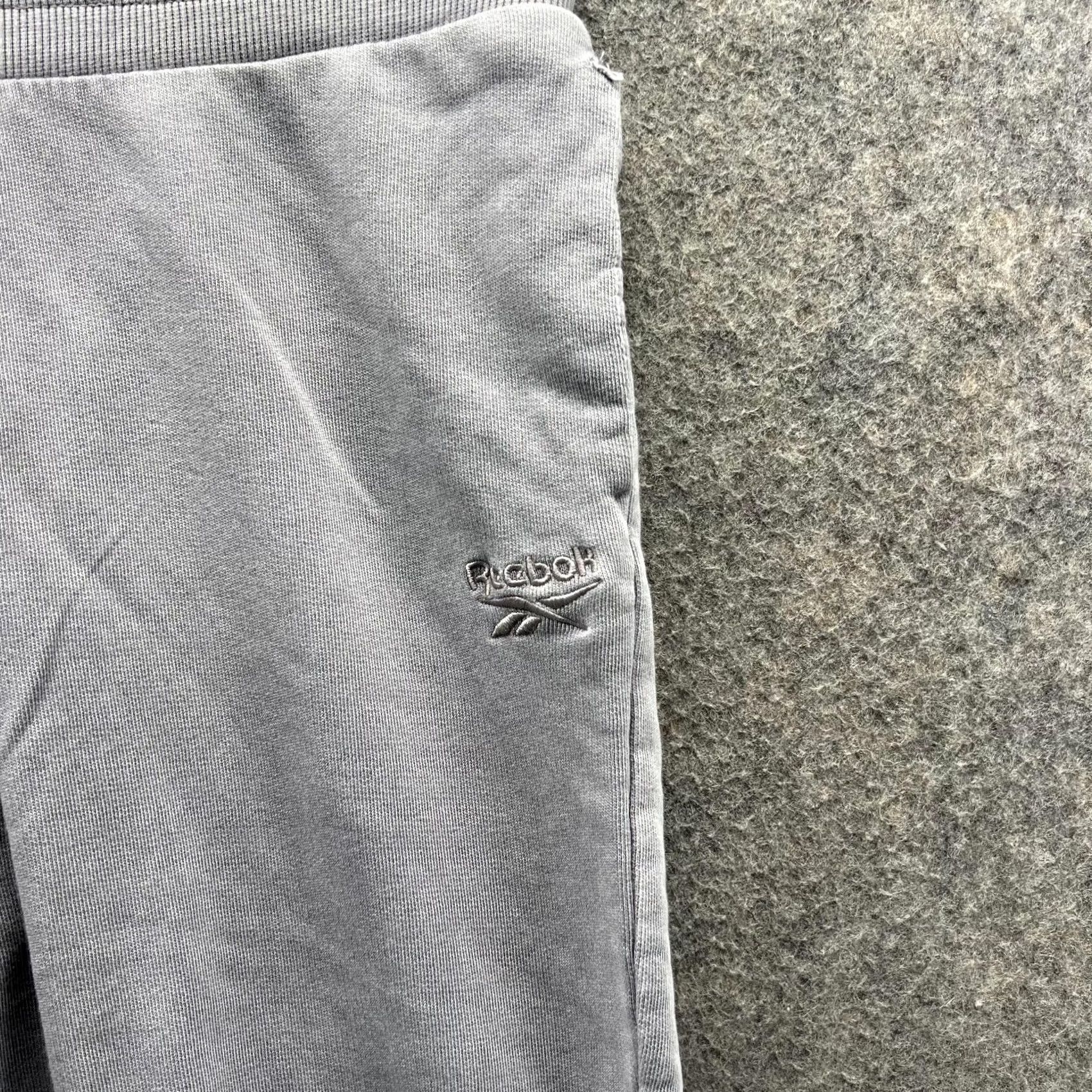 Reebok Reebok Sweatpants Men Small Adult Gray Pants Fleece Training Cotton Pocketed Regular Inseam 26 in Size US 29 - 2 Thumbnail