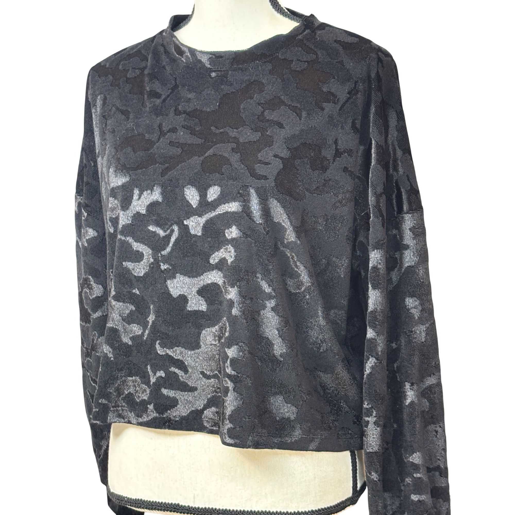 Other Freshman Womens Juniors Burnout Pattern Cropped Pullover Sw Size M / US 6-8 / IT 42-44 - 3 Thumbnail