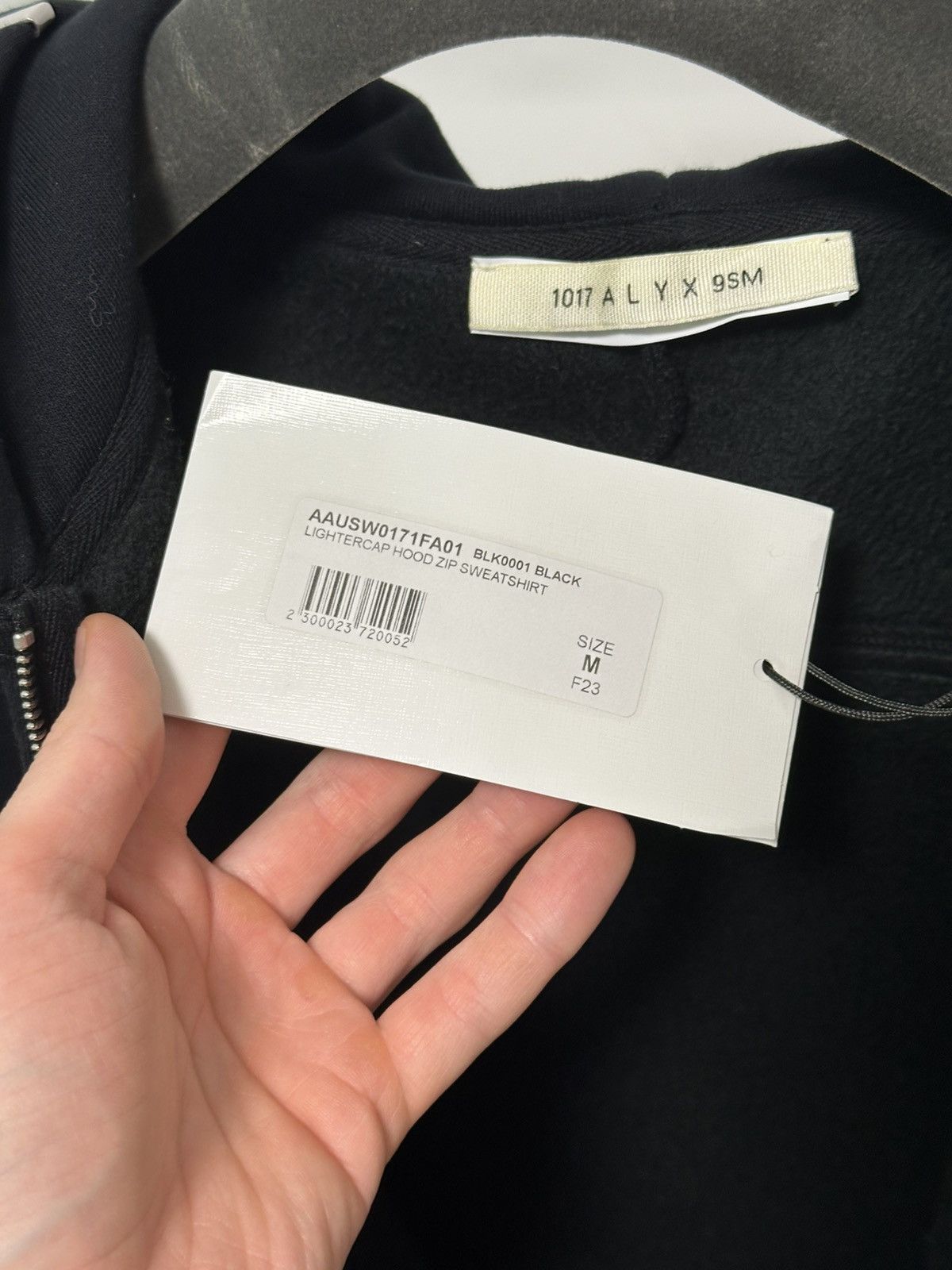 1017 ALYX 9SM 1017 ALYX 9SM Lightercap Zip-up Oversize Hoodie, size M Size US M / EU 48-50 / 2 - 6 Thumbnail