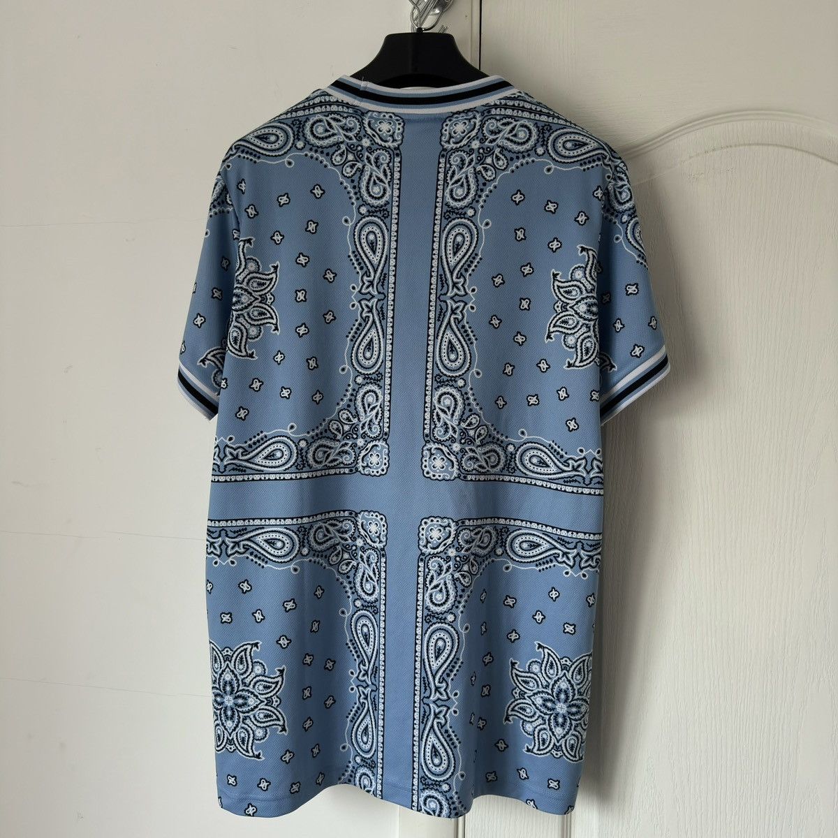 Karl Kani Karl Kani Serif Paisley Mesh Bandana Logo Jersey Tee Size US M / EU 48-50 / 2 - 6 Thumbnail